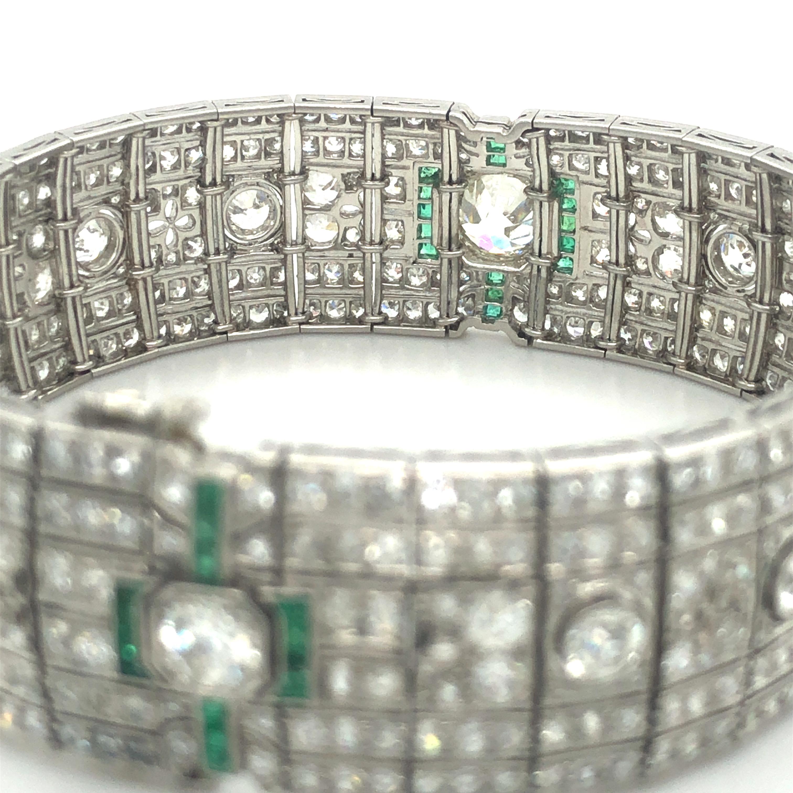  Art Deco Diamond and Emerald Bracelet in Platinum  For Sale 5