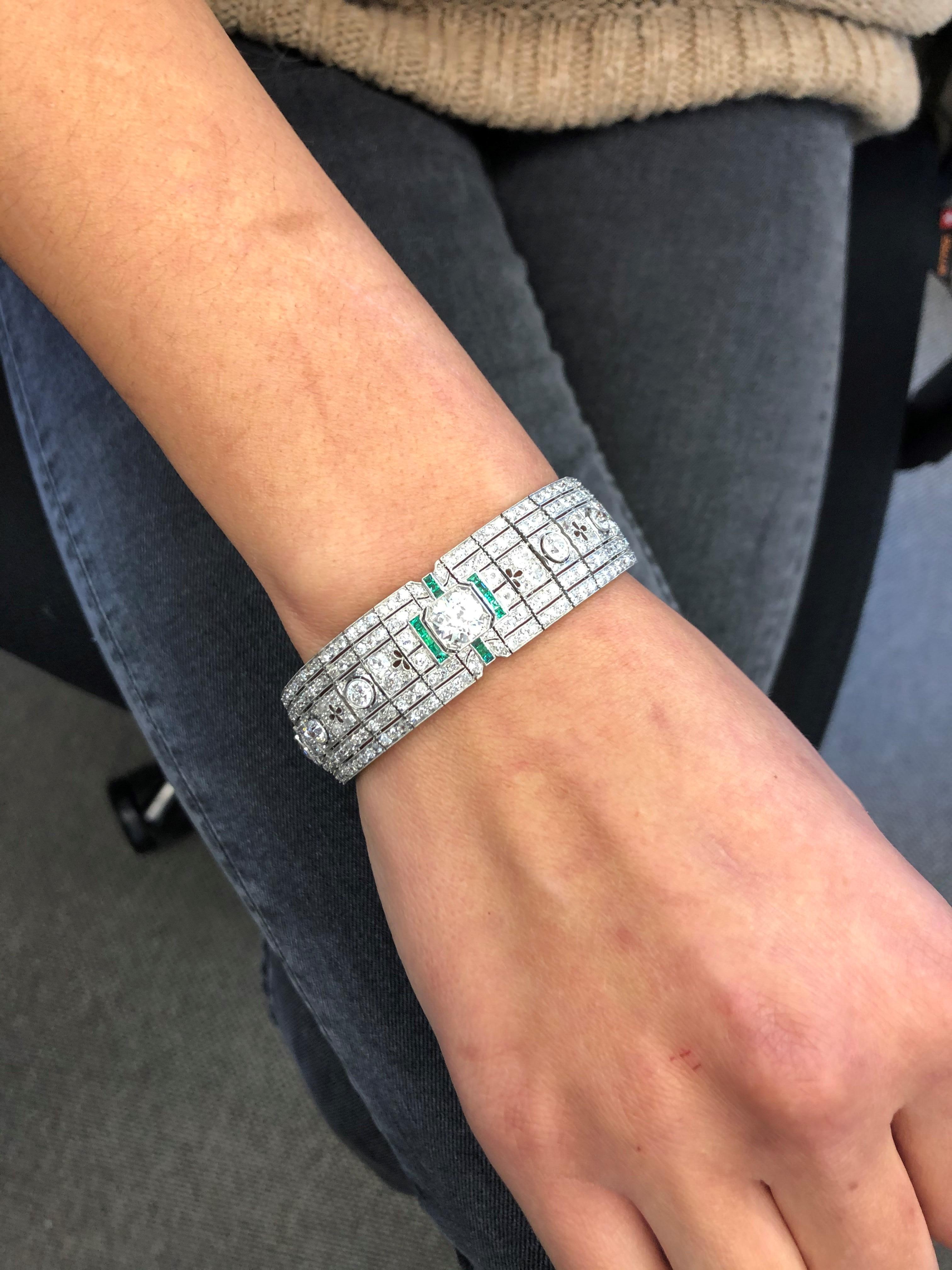  Art Deco Diamond and Emerald Bracelet in Platinum  For Sale 6