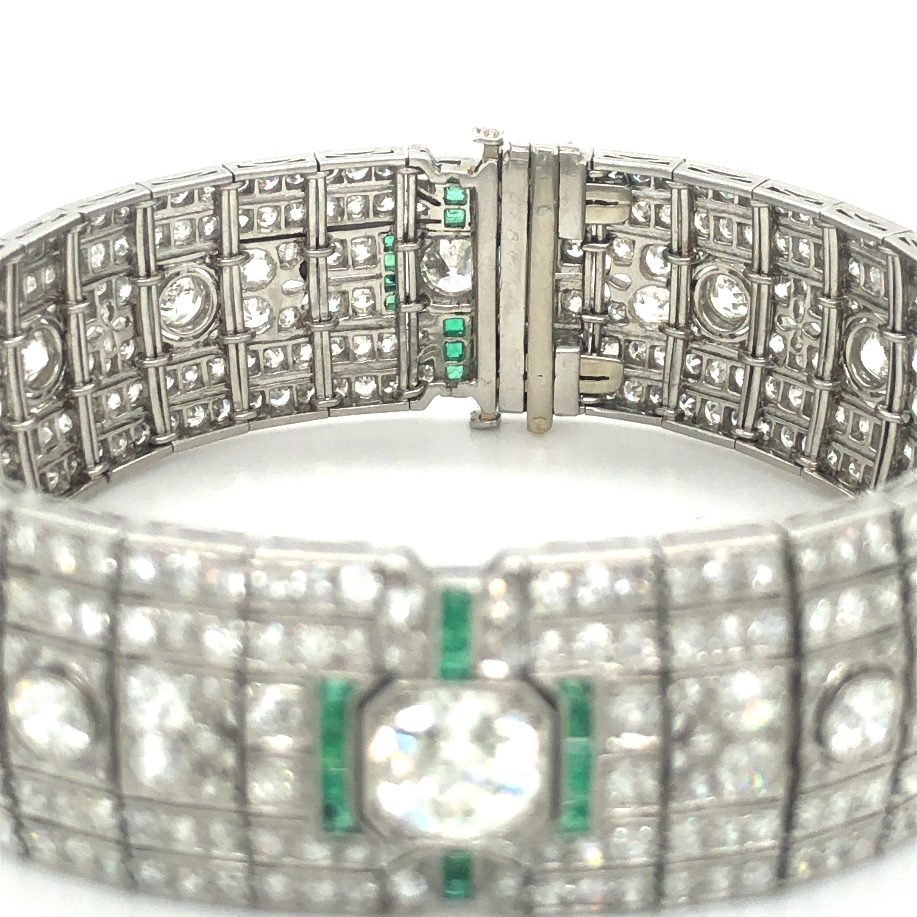  Art Deco Diamond and Emerald Bracelet in Platinum  For Sale 1