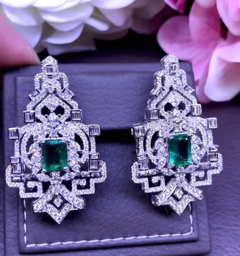 Magnificent Art Deco Earrings of 7, 84 Carats of Emeralds and Diamonds In New Condition For Sale In Massafra, IT