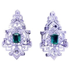 Magnifiques boucles d'oreilles Art déco en émeraudes et diamants de 7,84 carats