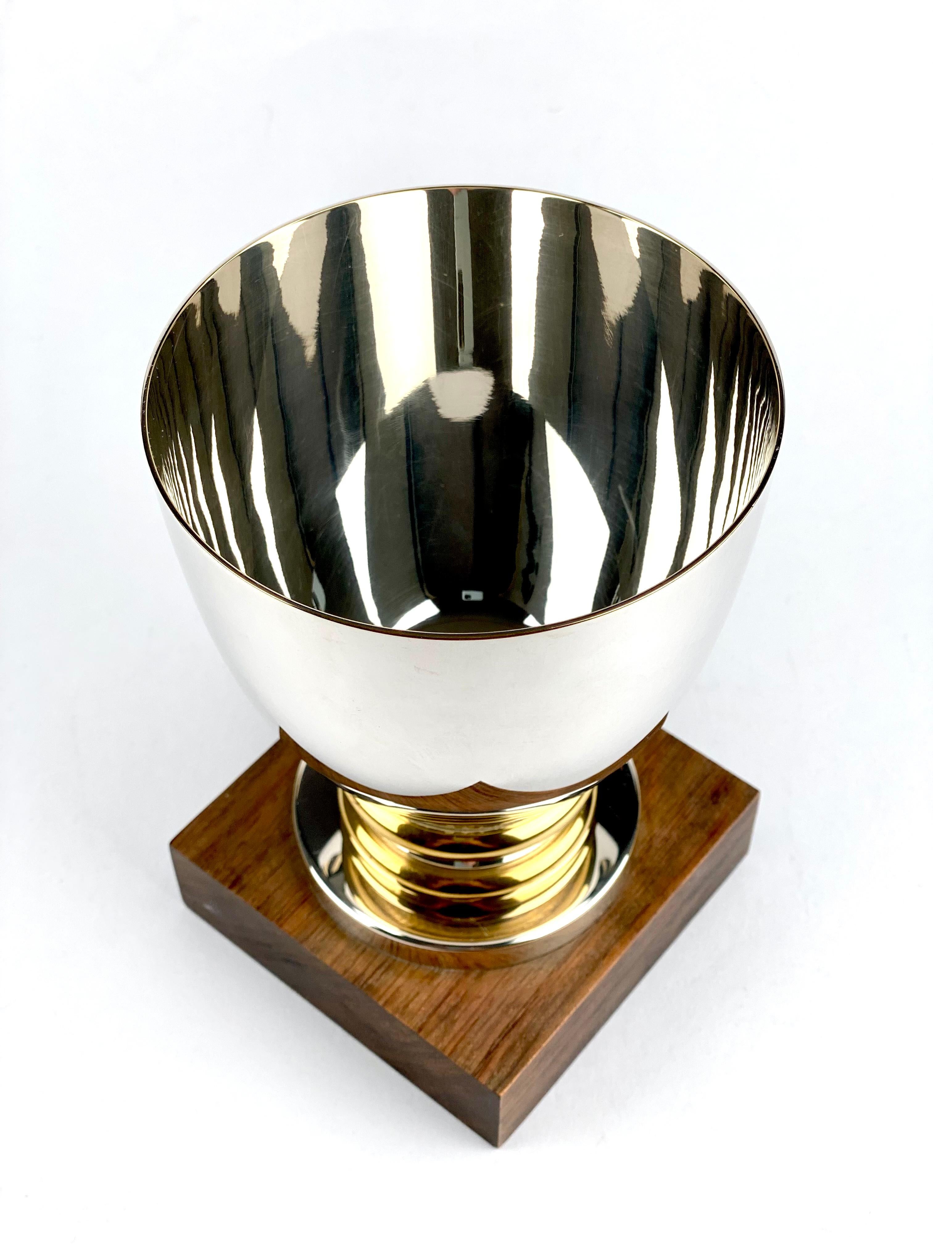 A Magnificent Art Deco silver plated Puiforcat vase


Hallmarked with Puiforcat France and their EP mark

Weight including hardwood base 1227 grams 
Height 17.5 cm
Diameter of the top 12 cm 

This design is achieved thanks to the fine