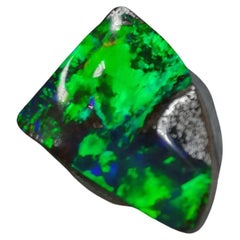 Prächtiger australischer loser schwarzer Boulder-Opal aus 5,50 Karat. 19 mm x 12 mm x 4 mm.