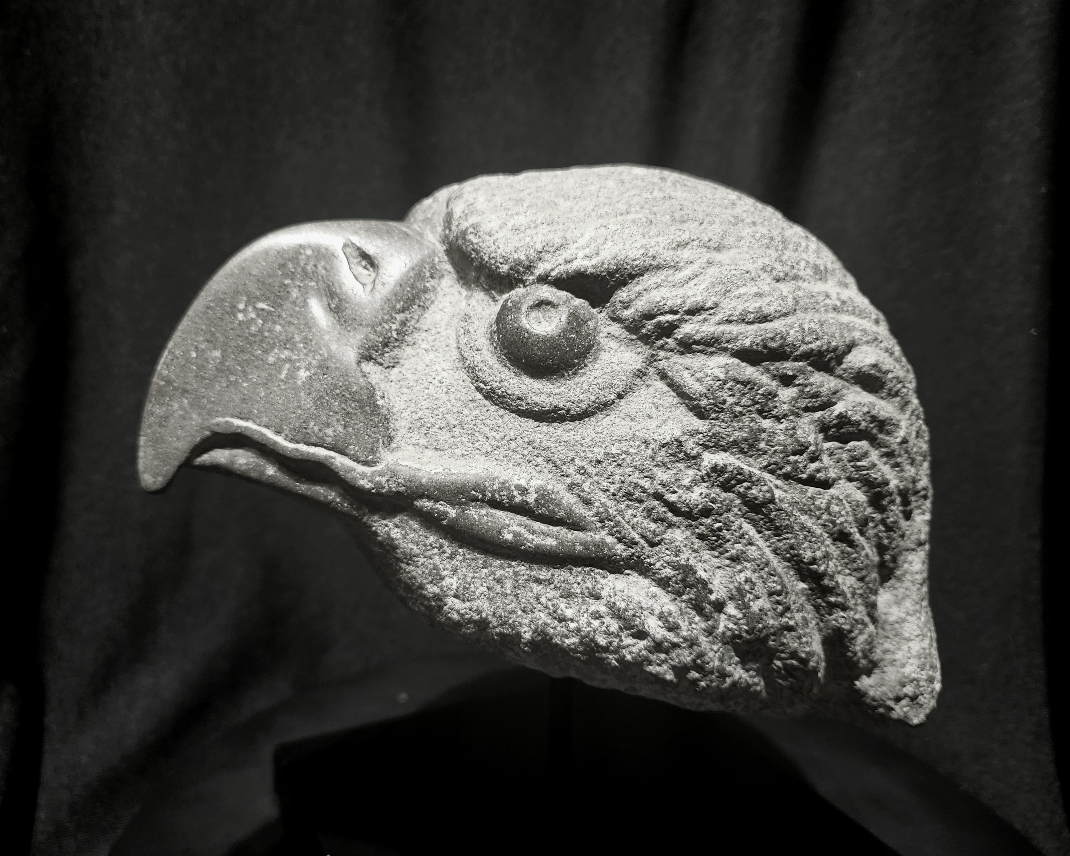 Magnificent Aztec Eagle Head with pre-1970 UNESCO-compliant provenance In Good Condition For Sale In Culver City, CA