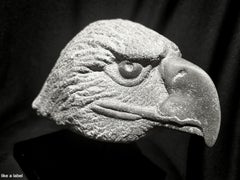 Prächtiger altägyptischer Adlerkopf mit UNESCO-konformer Herkunft aus der Zeit vor 1970