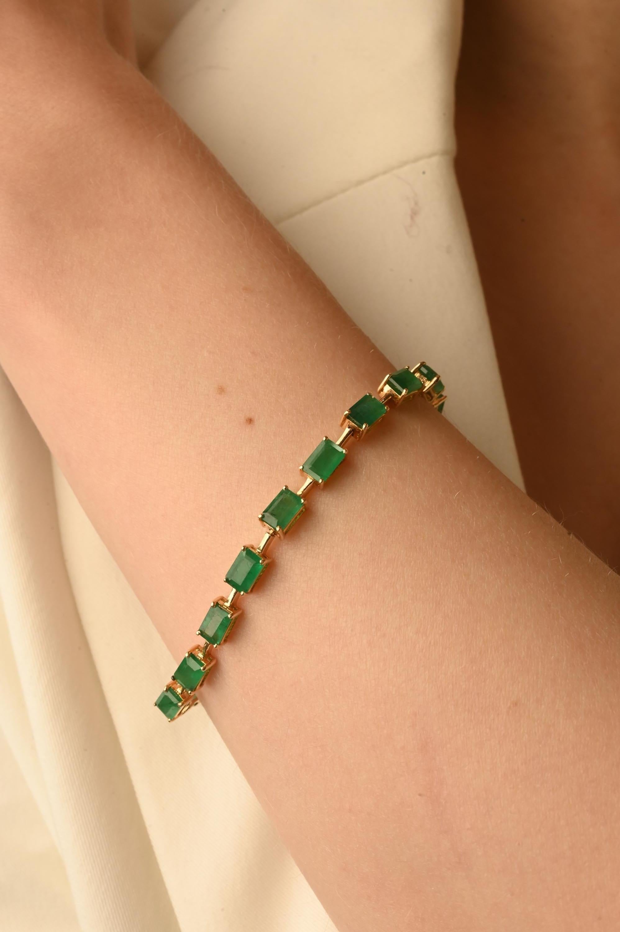 Magnificent Baguette 9 Ct Natural Emerald Tennis Bracelet in 14K Yellow Gold For Sale 1
