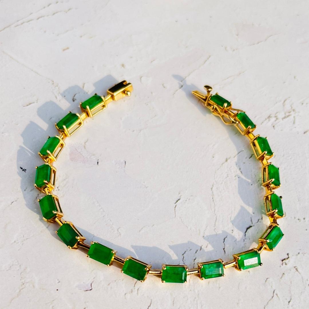 Magnificent Baguette 9 Ct Natural Emerald Tennis Bracelet in 14K Yellow Gold For Sale 2