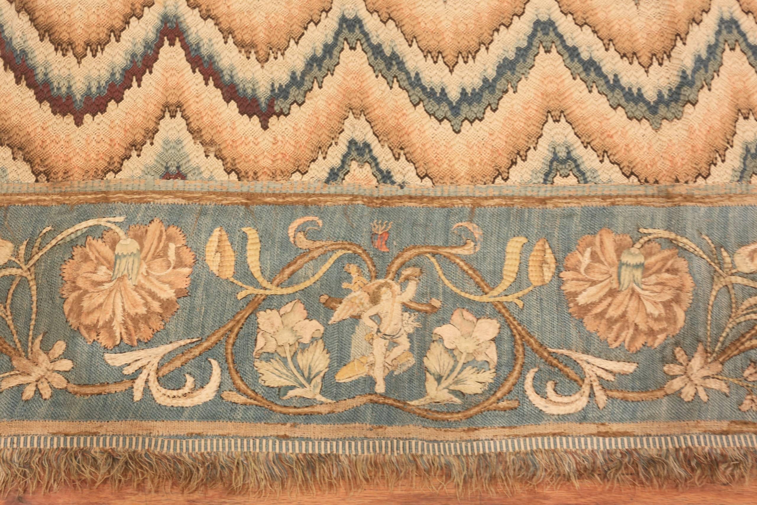 Magnifique textile italien ancien de Bargello à points de flamme 3'10