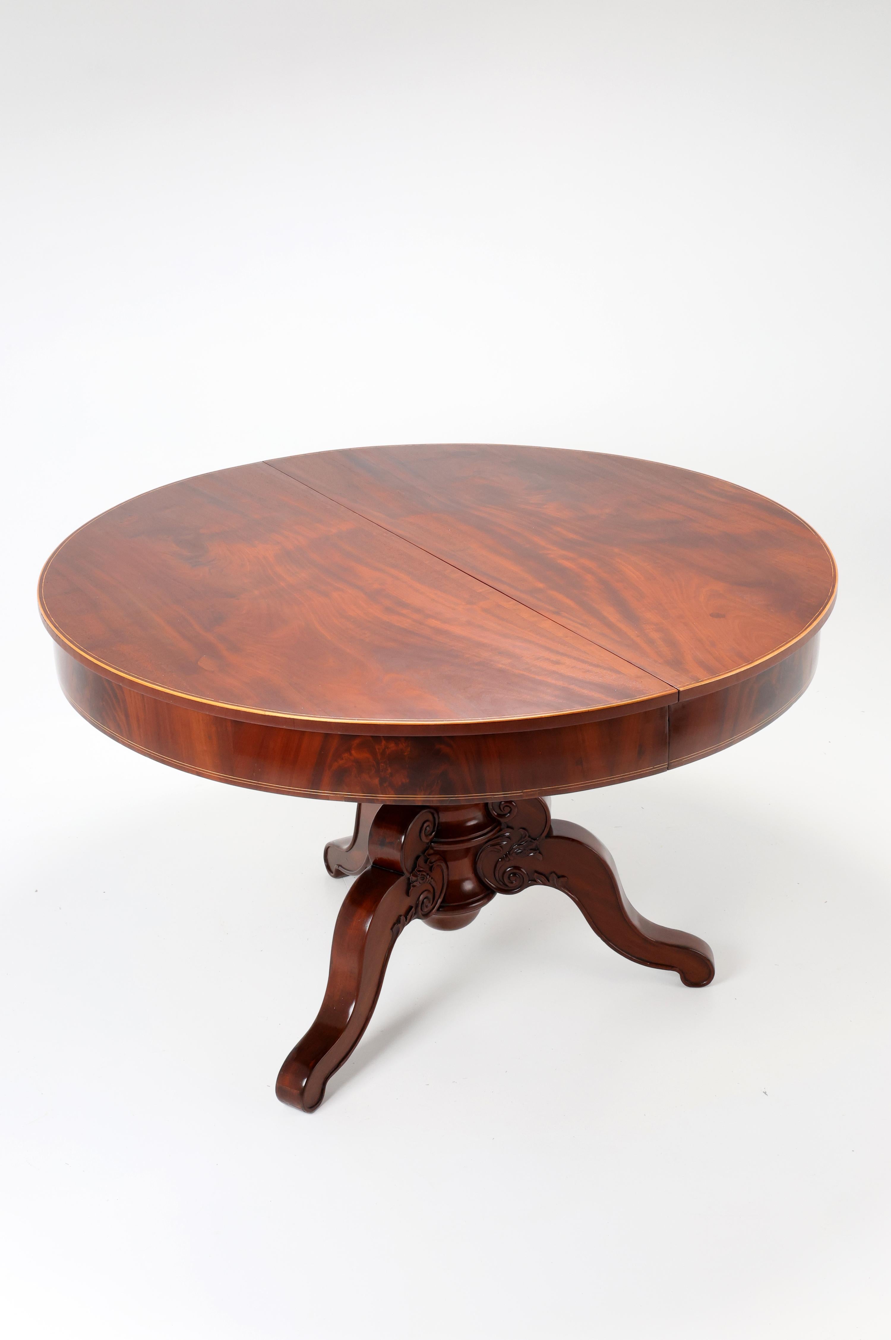 Magnificent Biedermeier Extending Dining Table, 19th Century For Sale 9