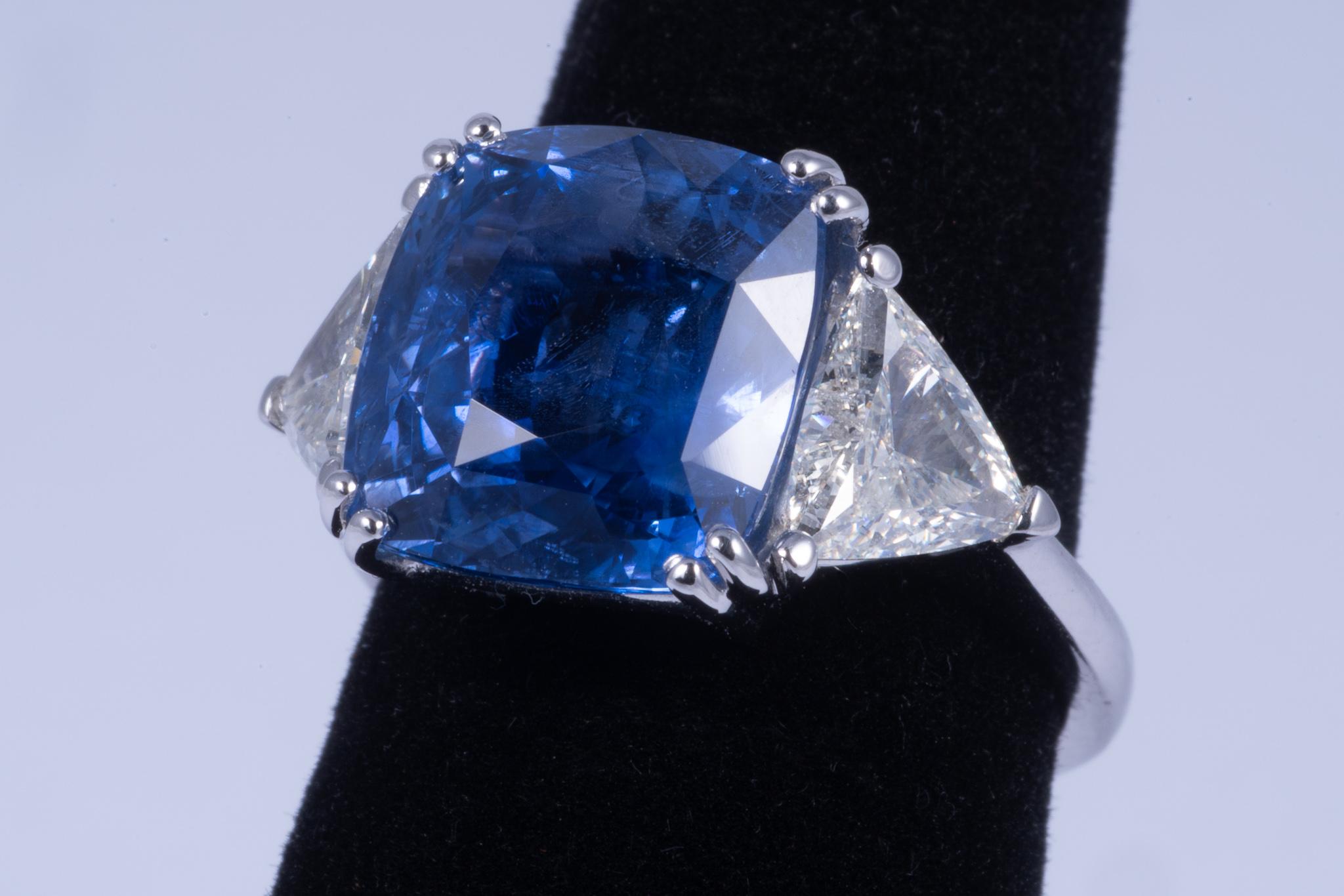 Magnificent blue sapphire and diamond ring. The center sapphire appears to be natural under magnification and has been inspected by two GIA Gemologists, it appears to have had no treatments or heating. The sapphire weighs approximately 10.00cts and