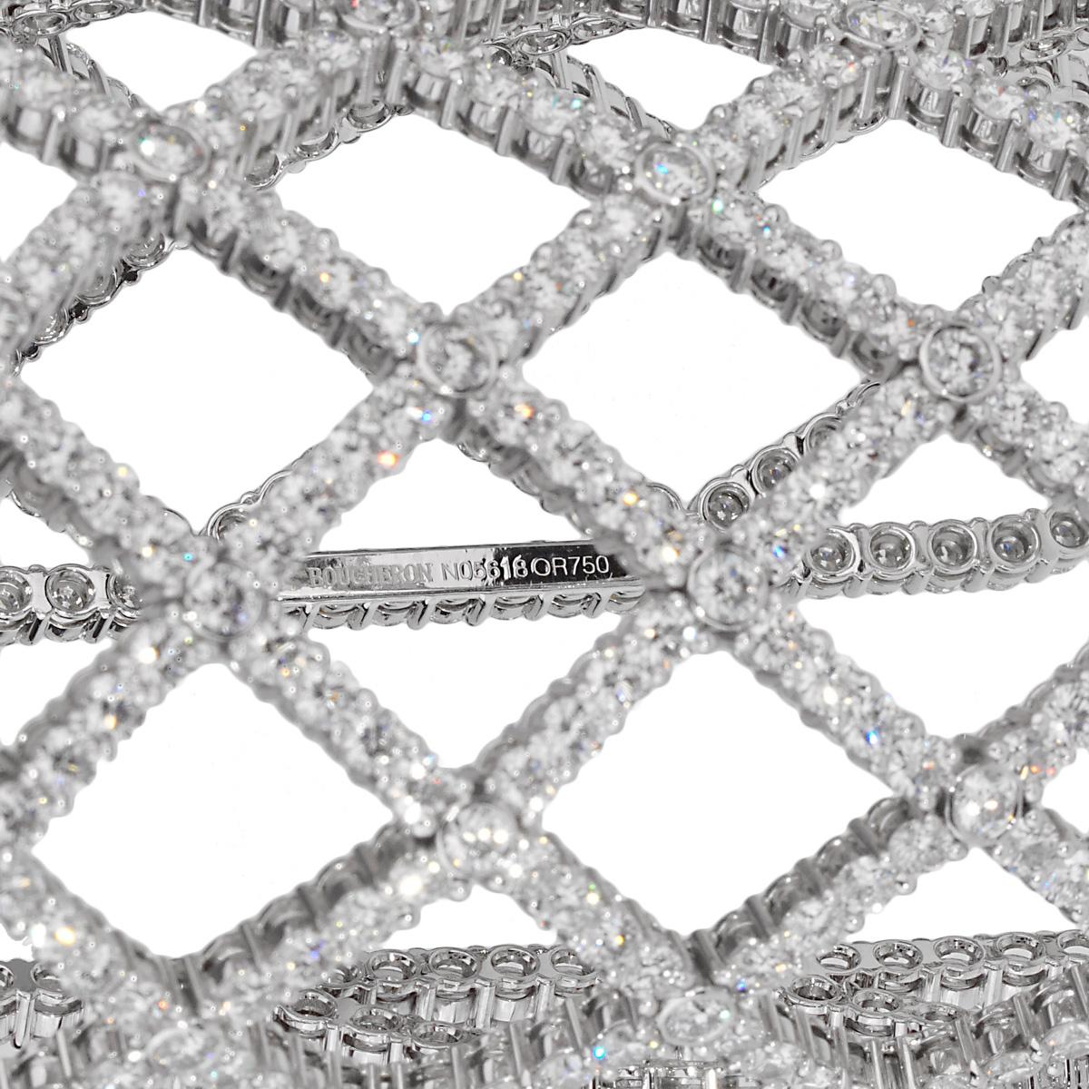 Boucheron Bracelet manchette tissé en or blanc avec diamants de 65 carats Excellent état - En vente à Feasterville, PA