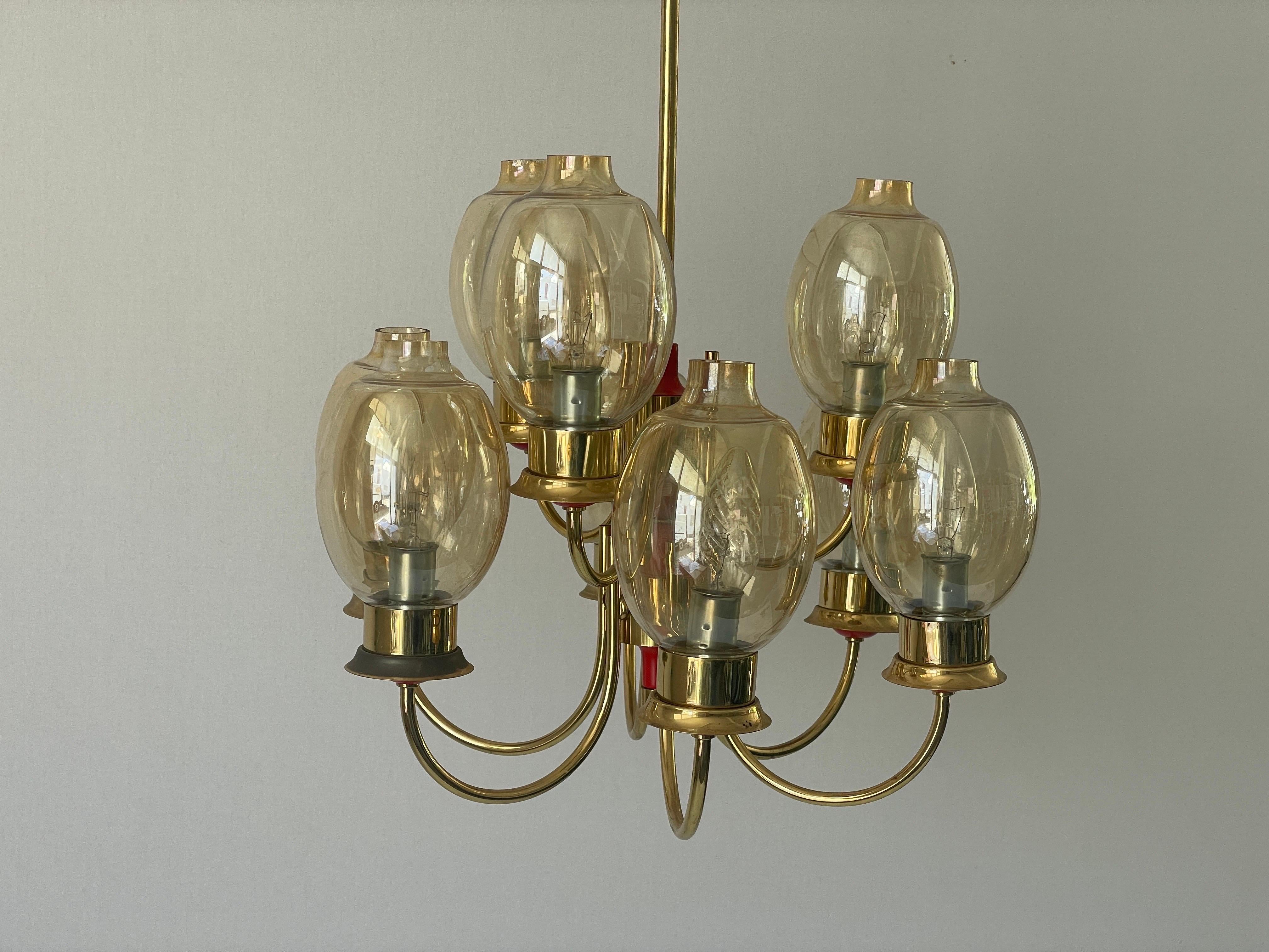 Magnifico lampadario a 9 bracci in vetro con corpo in ottone, anni '60, Germania

Lampada da soffitto scultorea, molto elegante e rara. 

È ideale e adatto a tutte le zone della casa.

La lampada è in buone condizioni. Nessun danno, nessuna