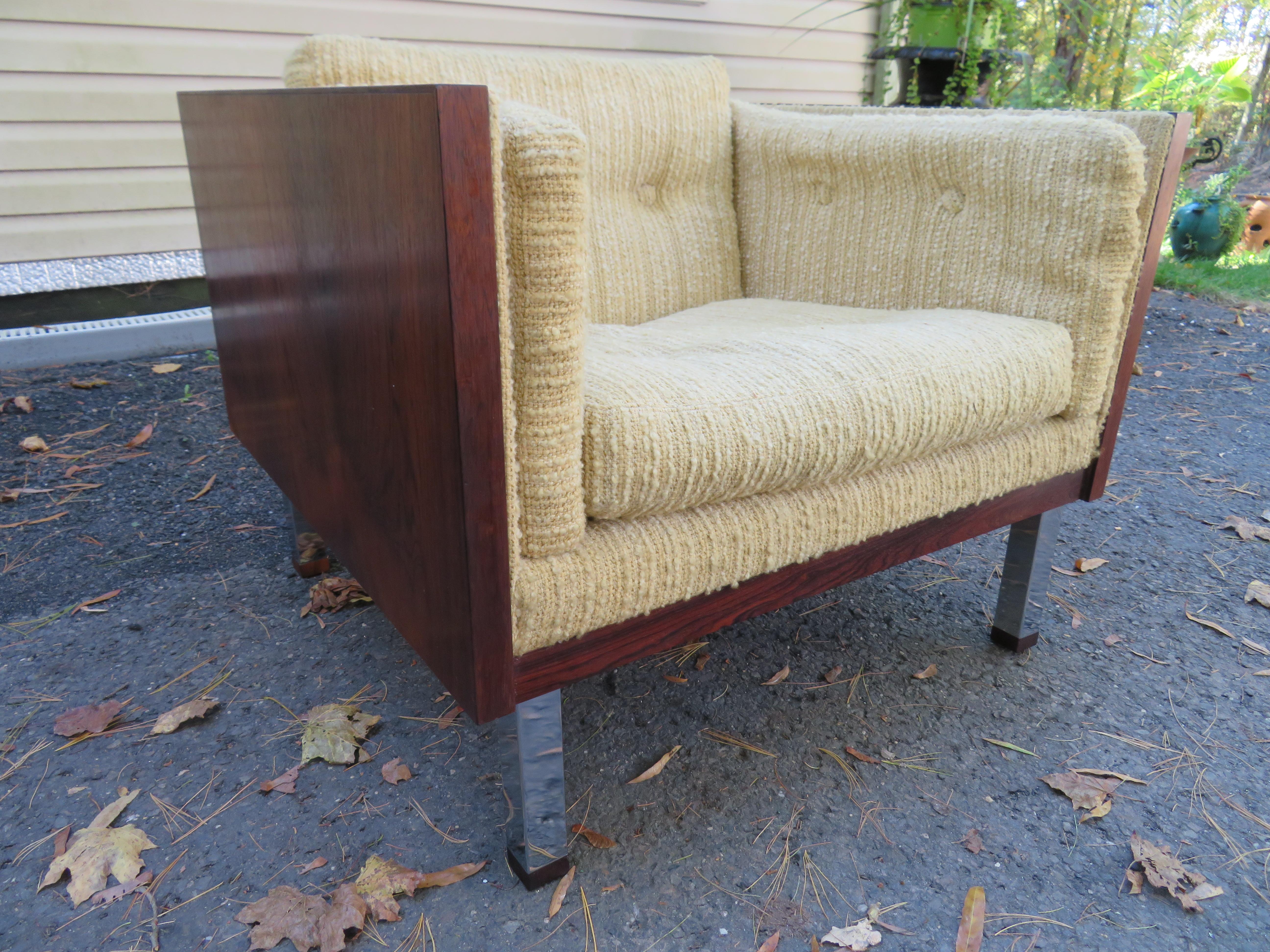 Magnificent Danish modern Brazilian rosewood cube chair made by Jydsk Mobelvaerk. This wonderful chair features a highly figured rosewood case with original oatmeal nubby upholstery. It is in very nice vintage condition, original upholstery in