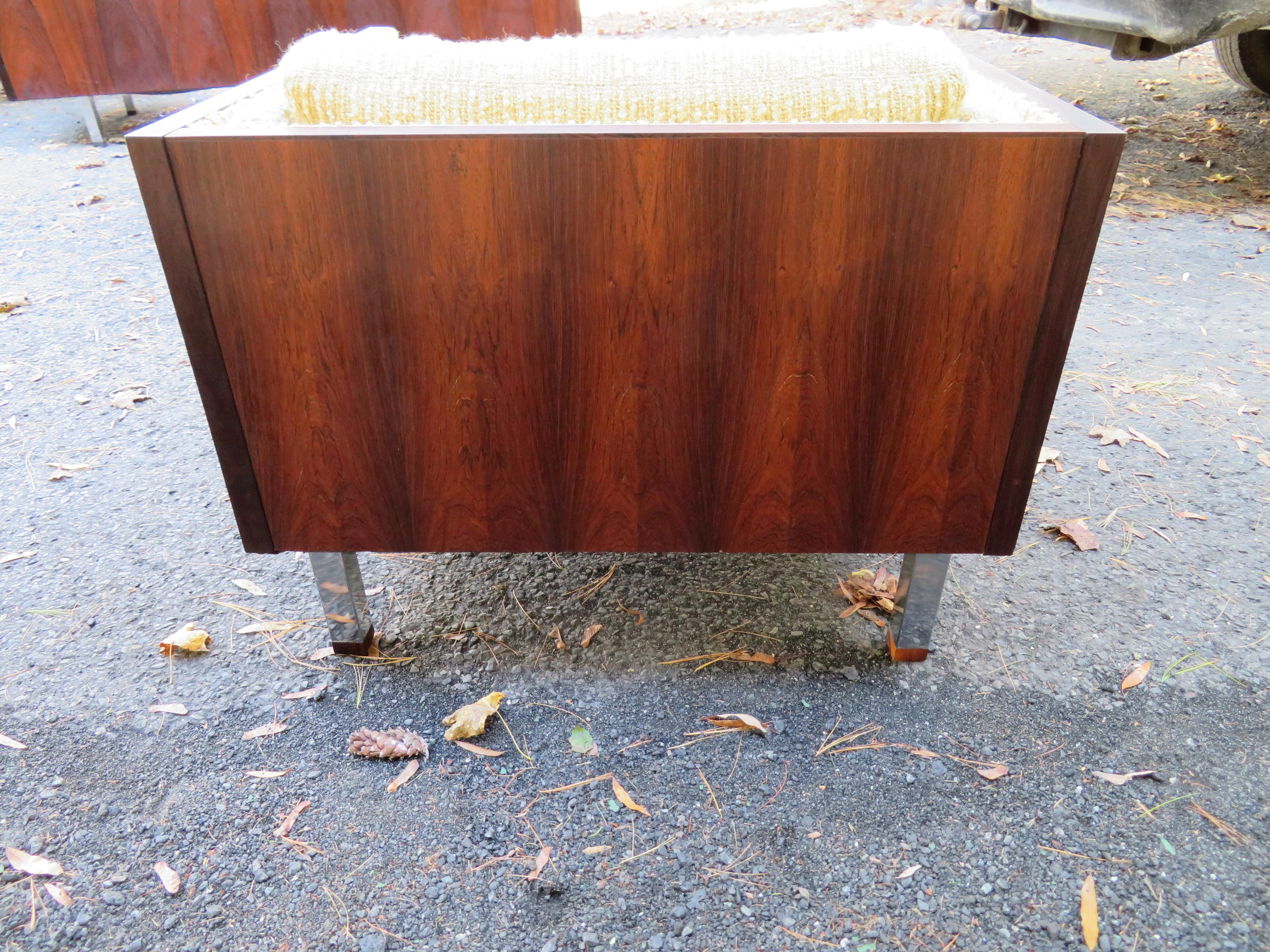 Mid-20th Century Magnificent Brazilian Rosewood Jydsk Mobelvaerk Cube Chair Danish Modern For Sale