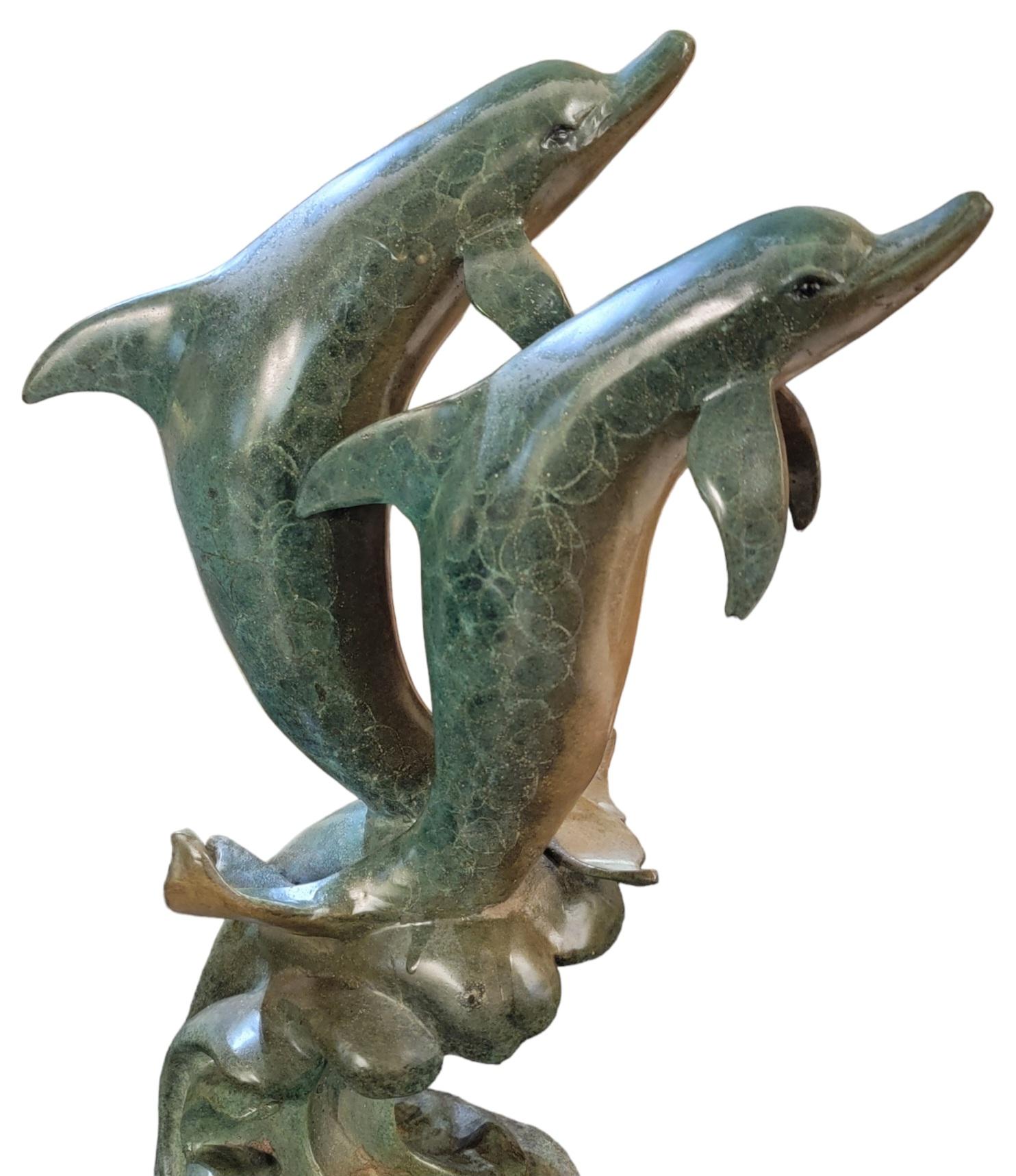 Prächtiger Delphin-Gartenbrunnen/Vogelbaumbrunnen aus Bronze, signiert (Moderne) im Angebot