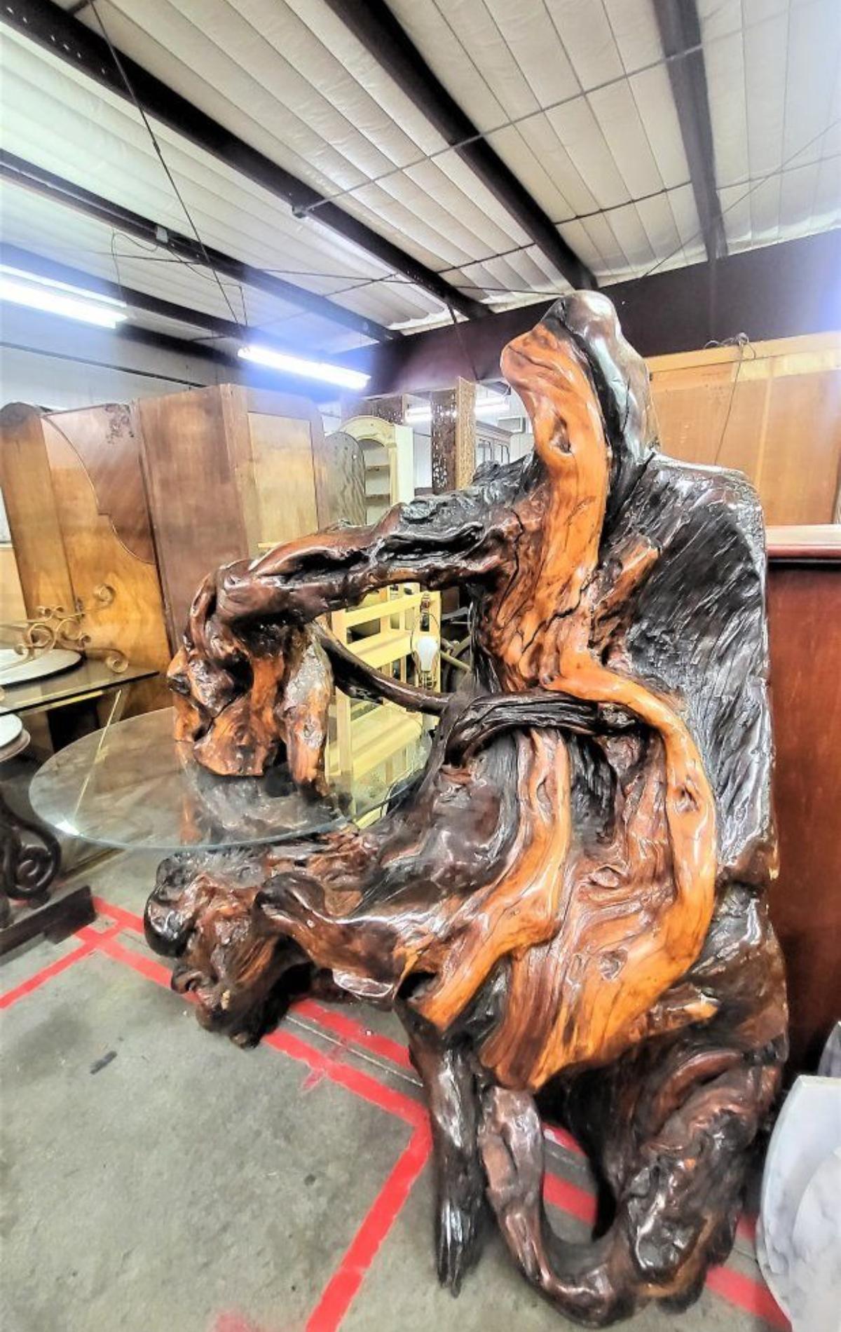 Fin du 20e siècle Magnifique table sculpture en bois de ronce en vente