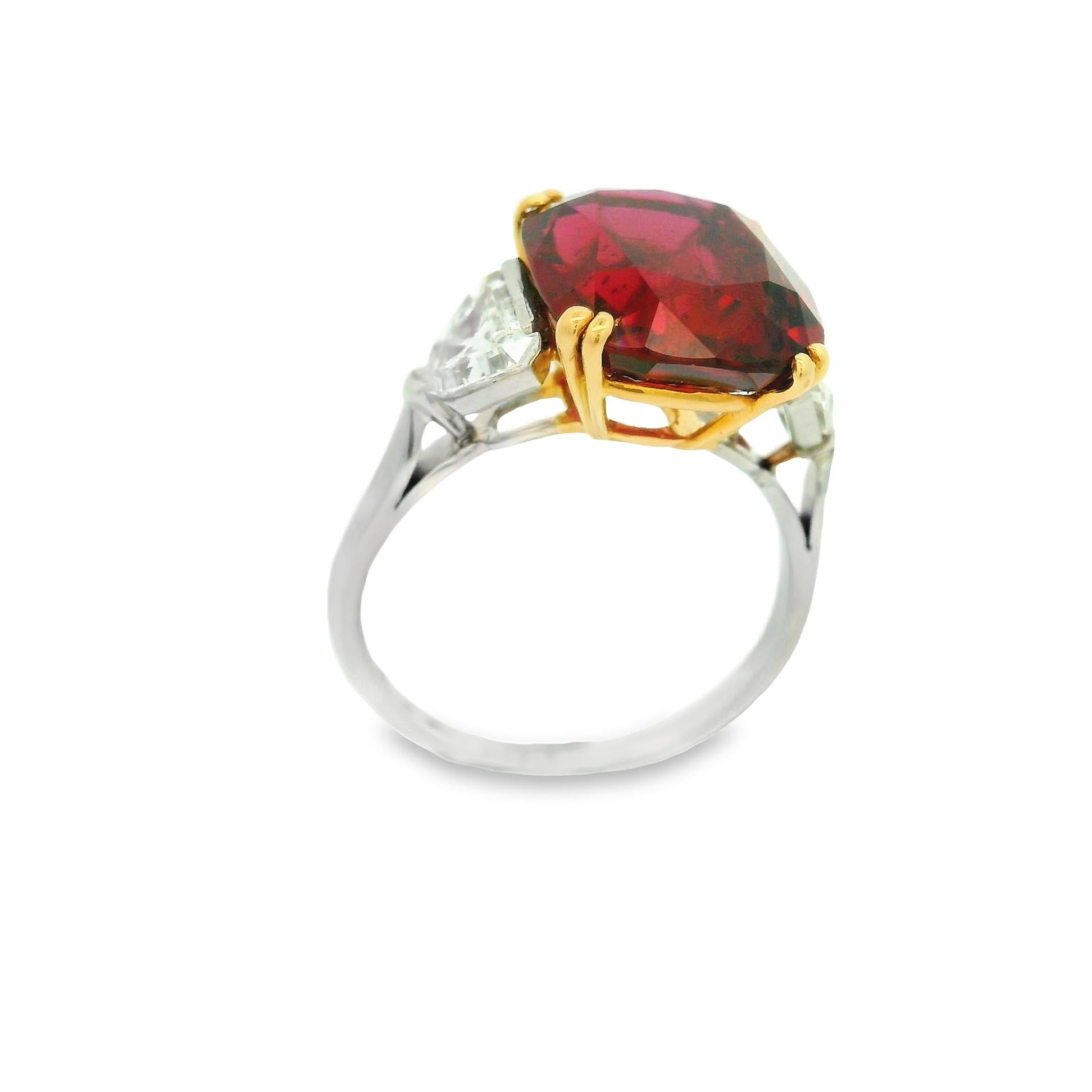 Magnificent Bvlgari 8.23 Carat Ruby Diamond Platinum & 18k Yellow Gold Ring, AGL In Excellent Condition For Sale In Beverly Hills, CA