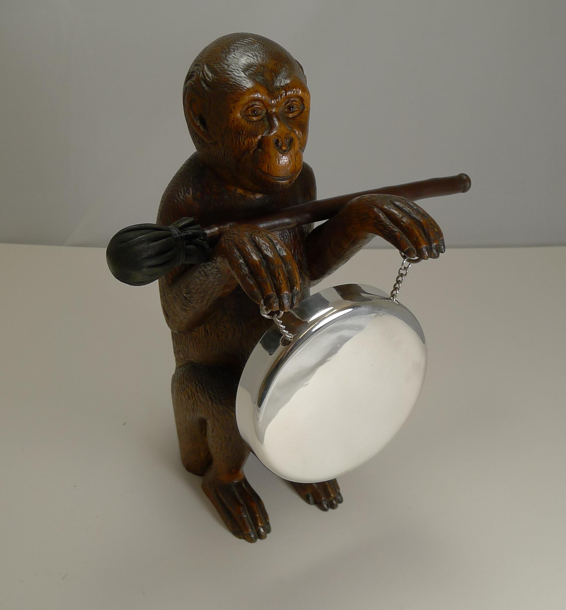 A fabulous and scarce find, this wonderful large Black Forest Monkey was hand carved circa 1890 with superb quality detail and retaining two glass eyes.

The gong is hooked to the underside of his hands and is silver plated.

A grand and unusual