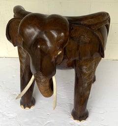 Magnifique chaise d'éléphant en bois dur sculpté