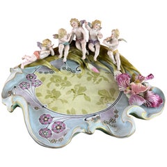 Antique Magnificent centerpiece or bowl in German porcelain decorated with putti