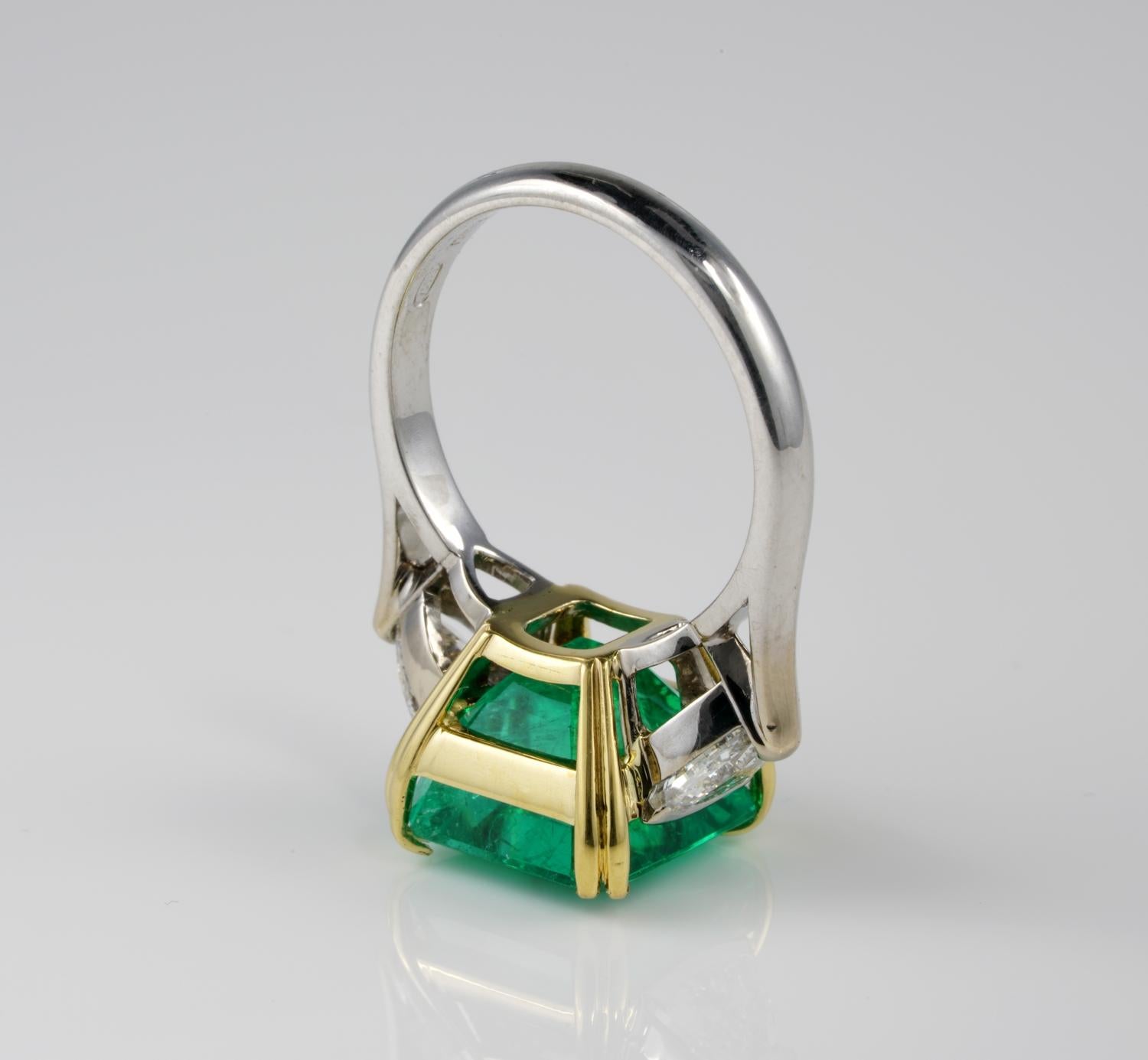 Contemporary Magnificent Certified 6.81 Carat Colombian Emerald 1.60 Ct Diamond Trilogy Ring For Sale