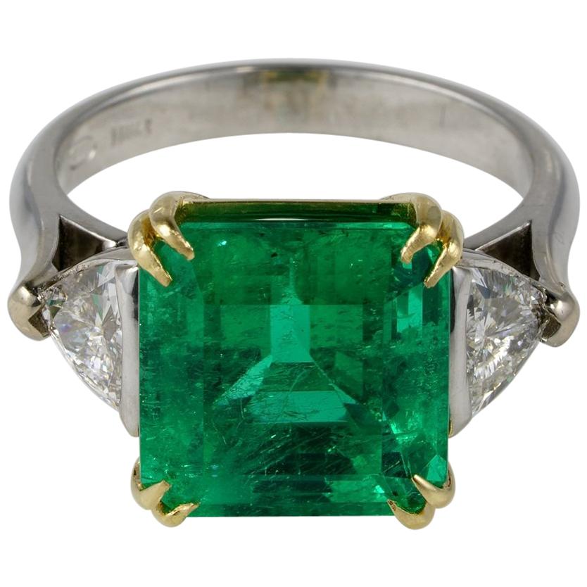 Magnificent Certified 6.81 Carat Colombian Emerald 1.60 Ct Diamond Trilogy Ring For Sale