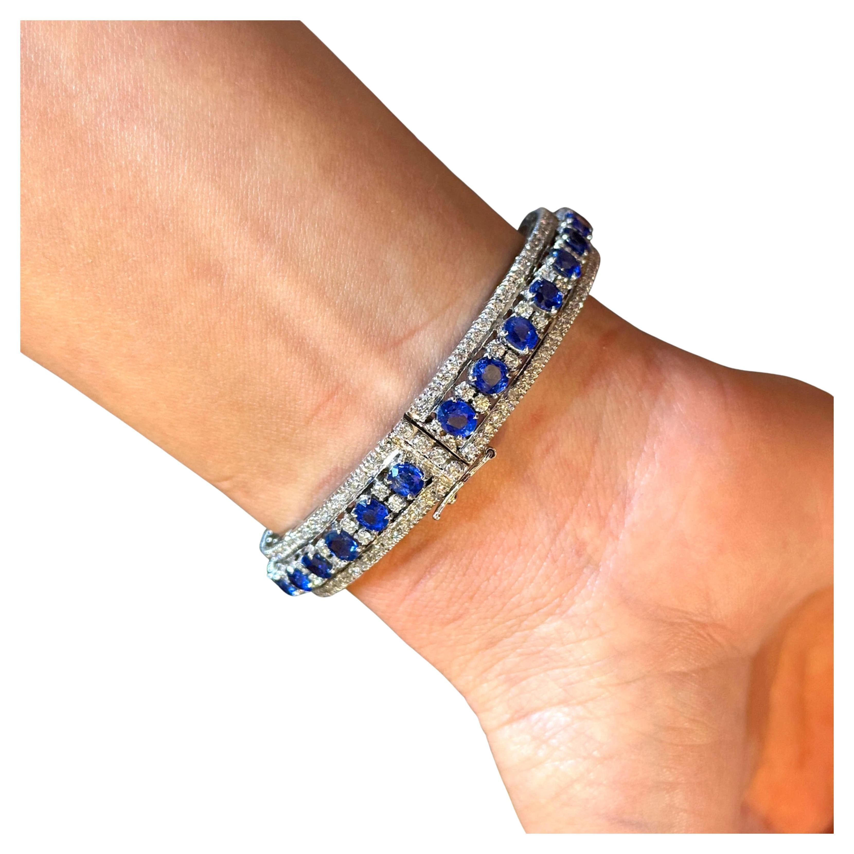 Contemporary Magnificent Ceylon Sapphire & Diamond Bracelet in 18K White Gold 22 Carats For Sale