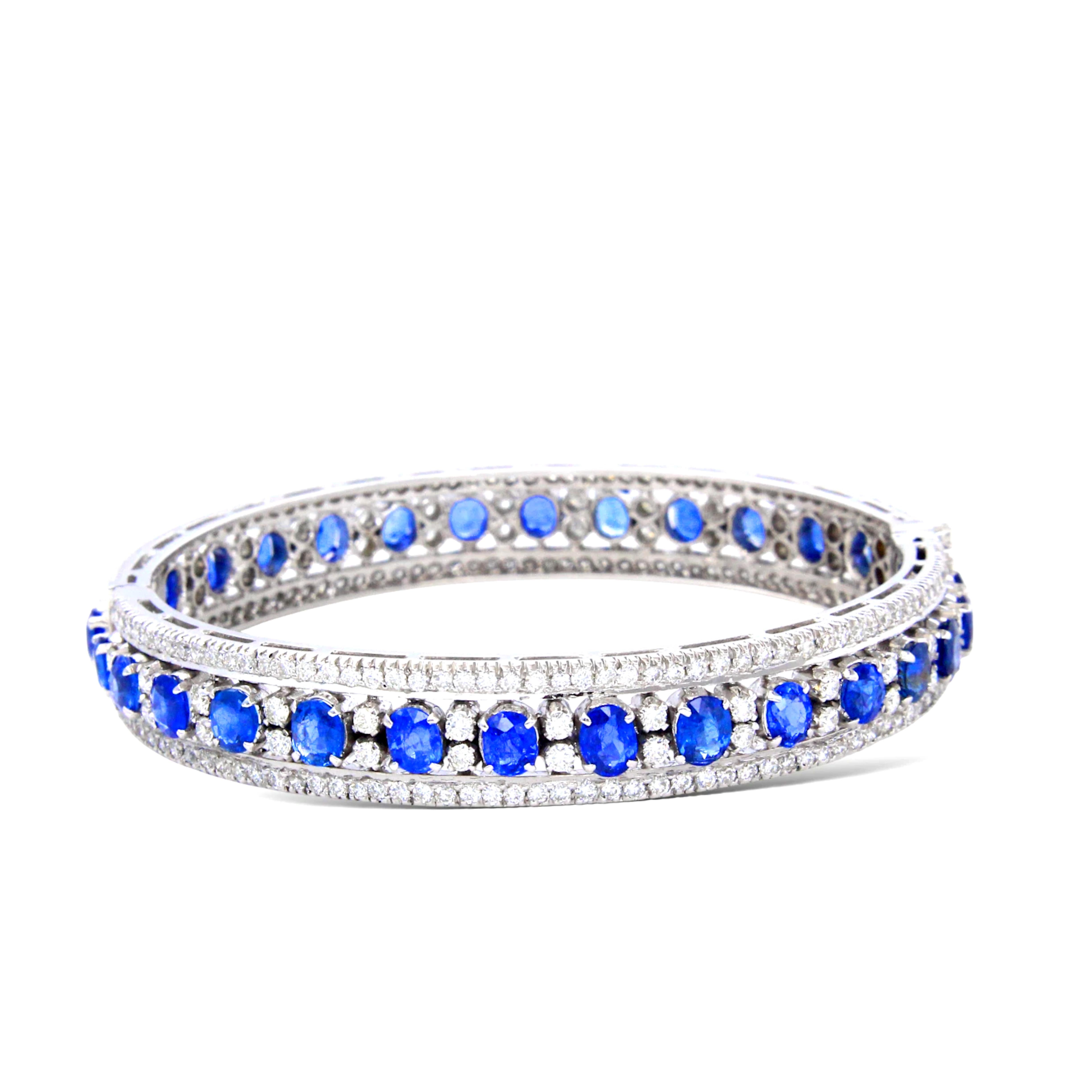 Women's Magnificent Ceylon Sapphire & Diamond Bracelet in 18K White Gold 22 Carats For Sale