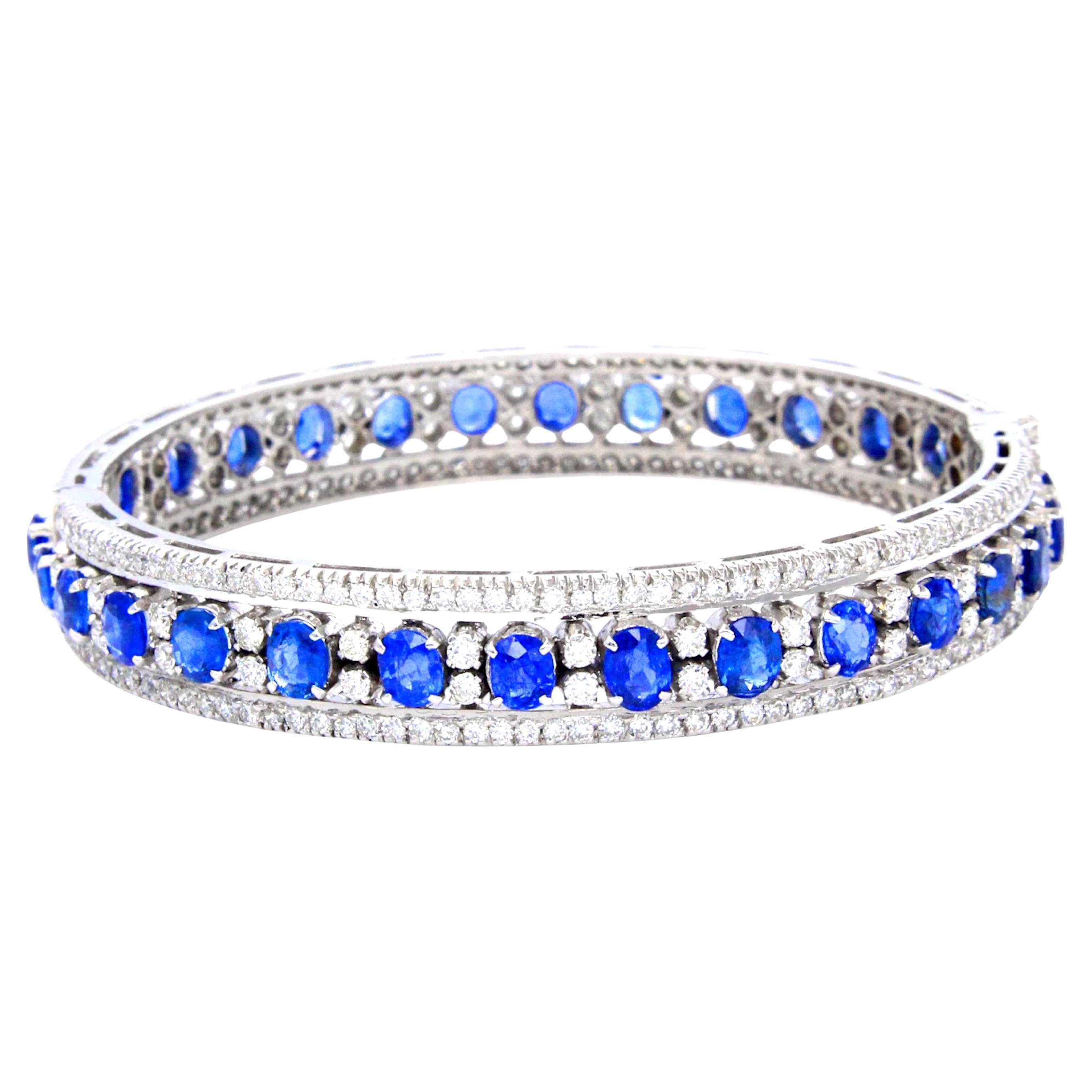 Magnificent Ceylon Sapphire & Diamond Bracelet in 18K White Gold 22 Carats For Sale