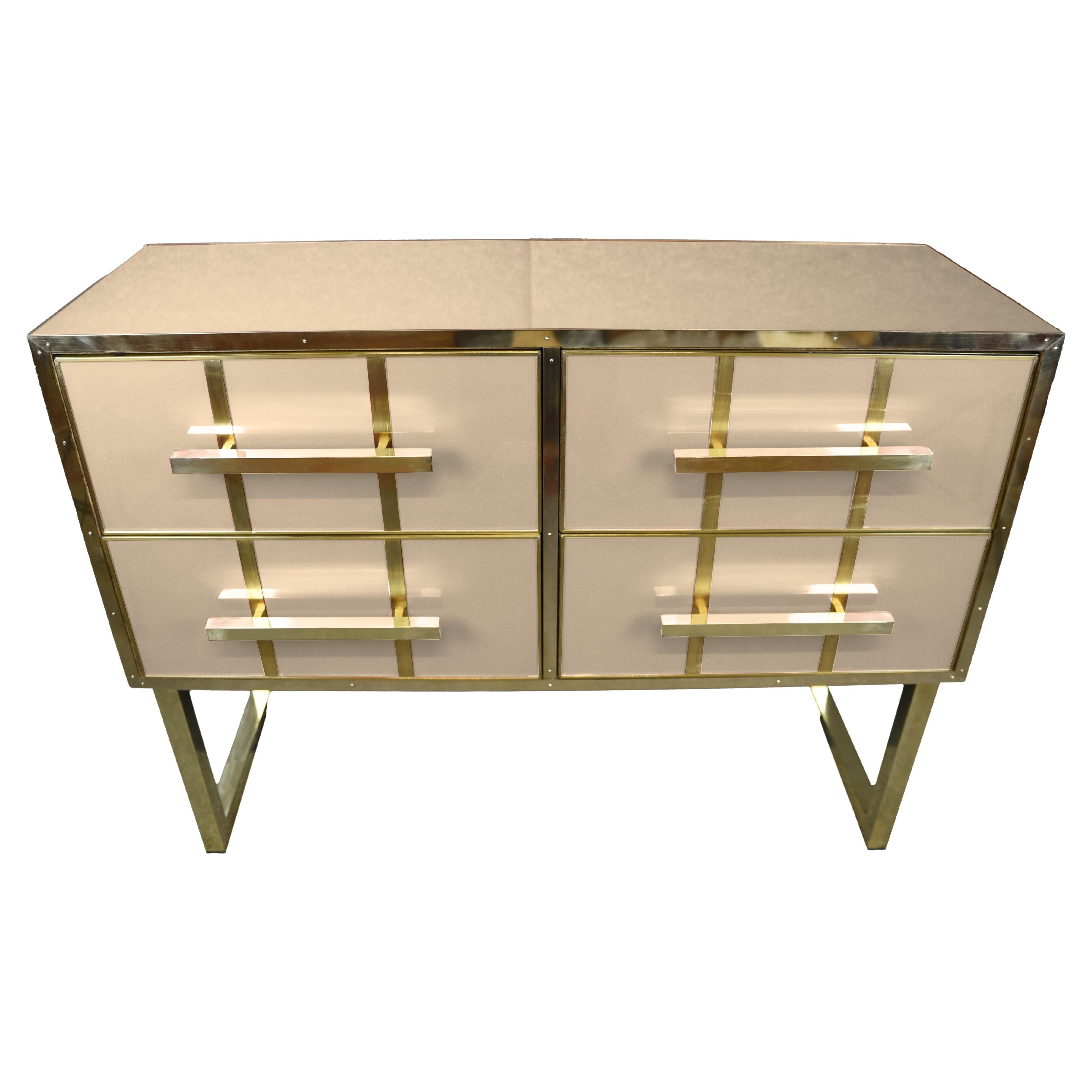 Magnífica Cómoda con Cristal de Murano Marfil y Herrajes de Latón Disponible