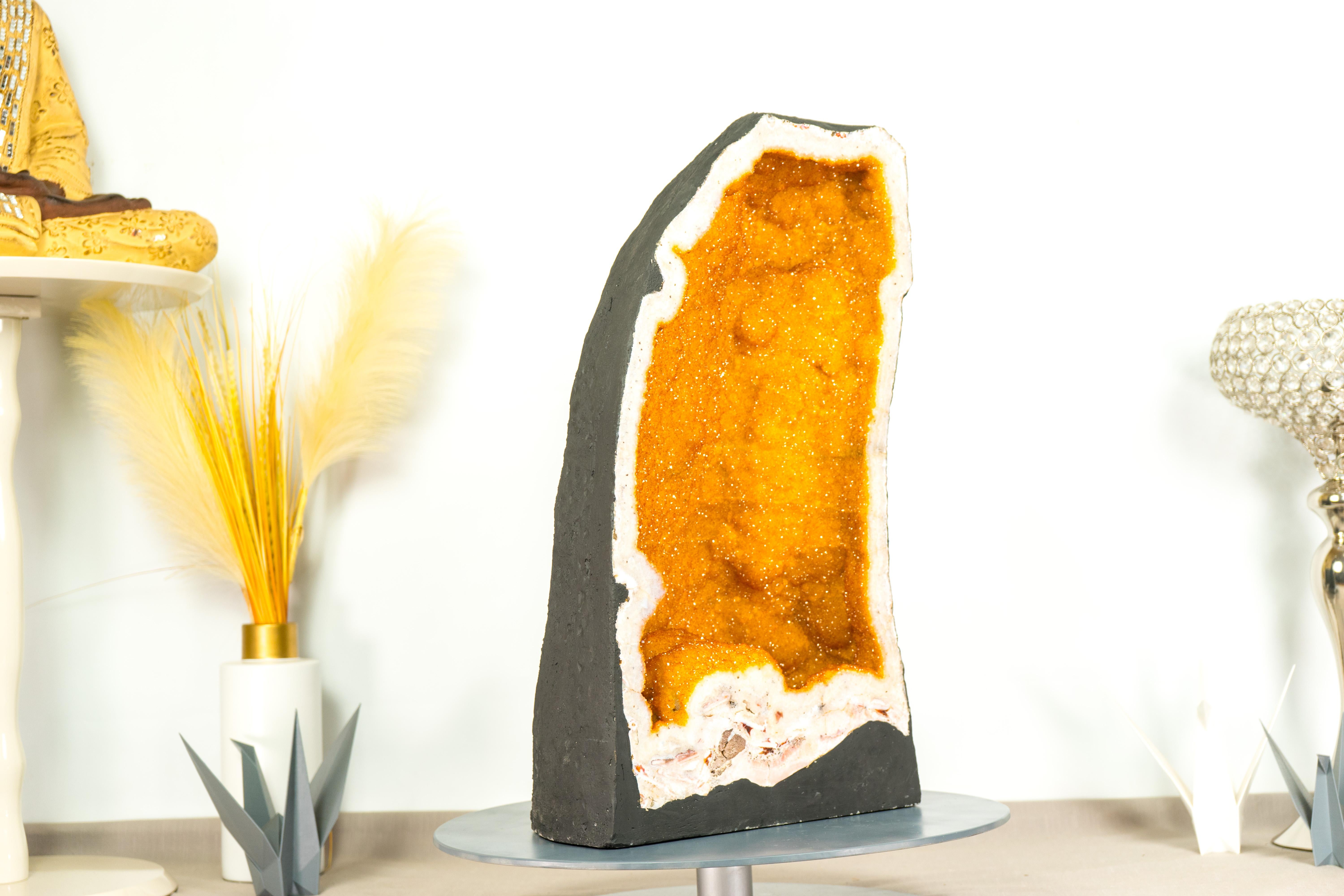 Magnificent Citrine Geode with World-Class Golden Yellow Sparkly Druzy In New Condition For Sale In Ametista Do Sul, BR