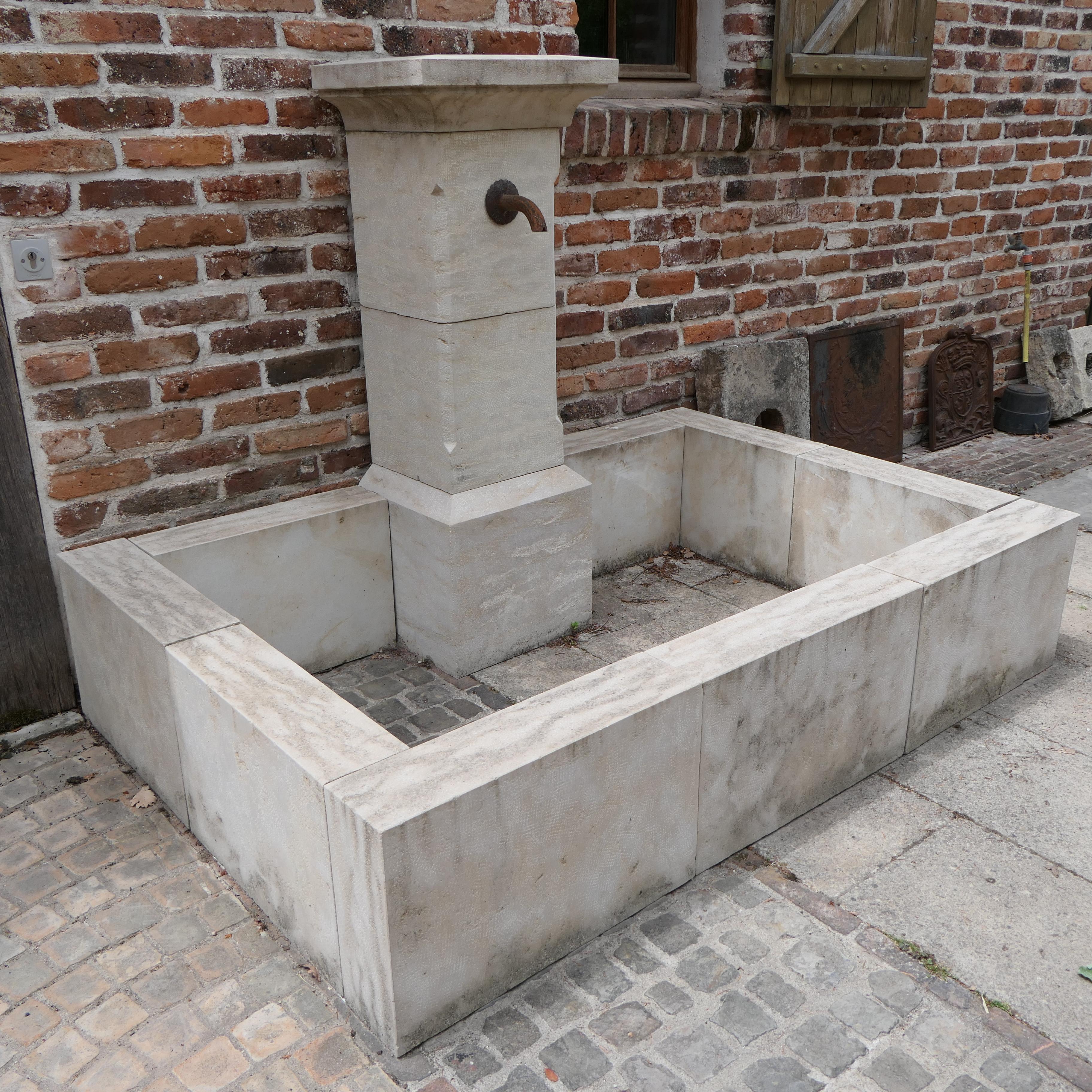 Bring a touch of timeless elegance and the authentic charm of stone to your garden, courtyard or landscaped area with this superb wall fountain. Designed in a classic, streamlined style, it will blend harmoniously into a variety of decors, from the