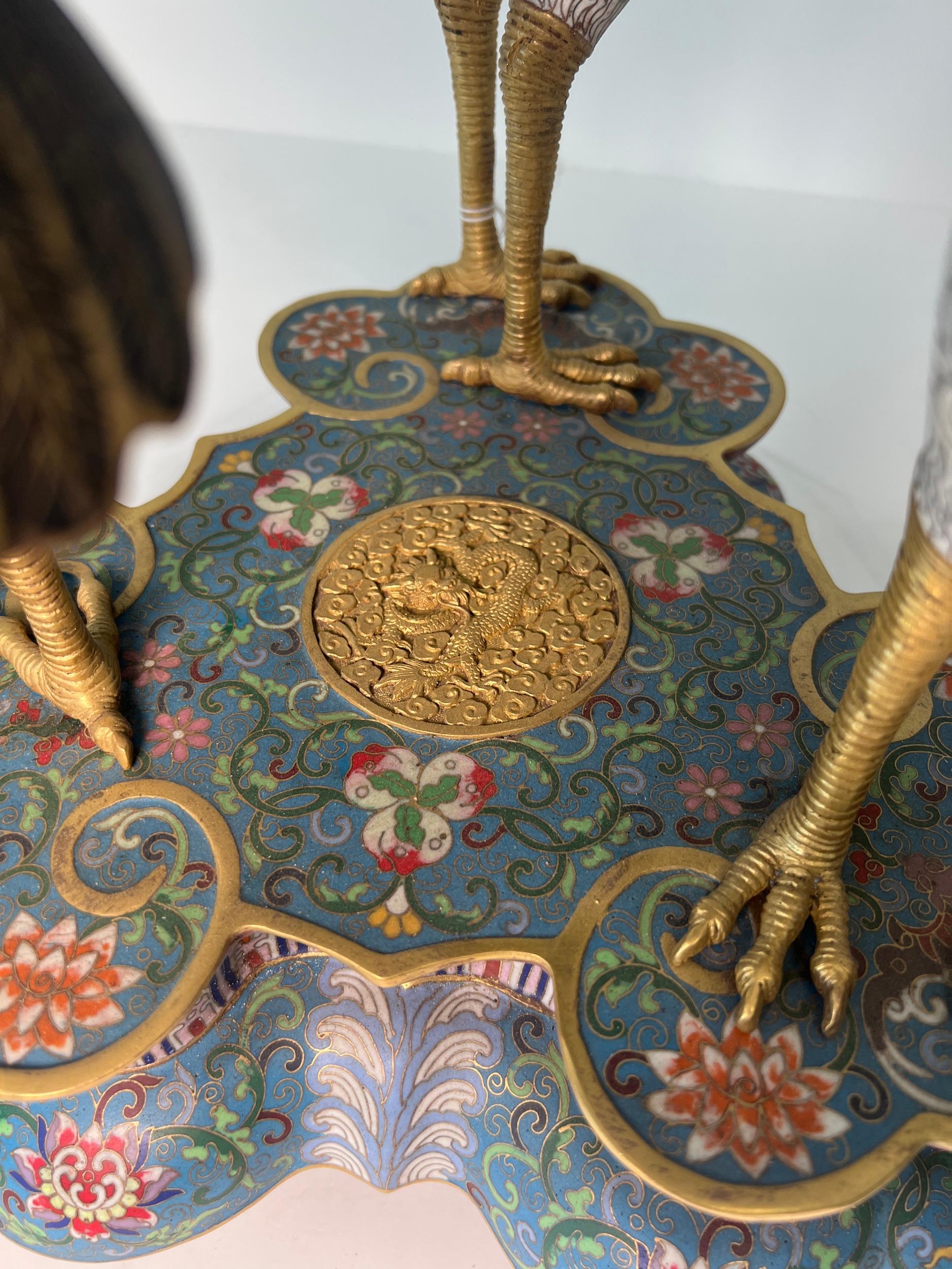 Magnifico bruciaincenso a treppiede in smalto cloisonné e bronzo dorato 