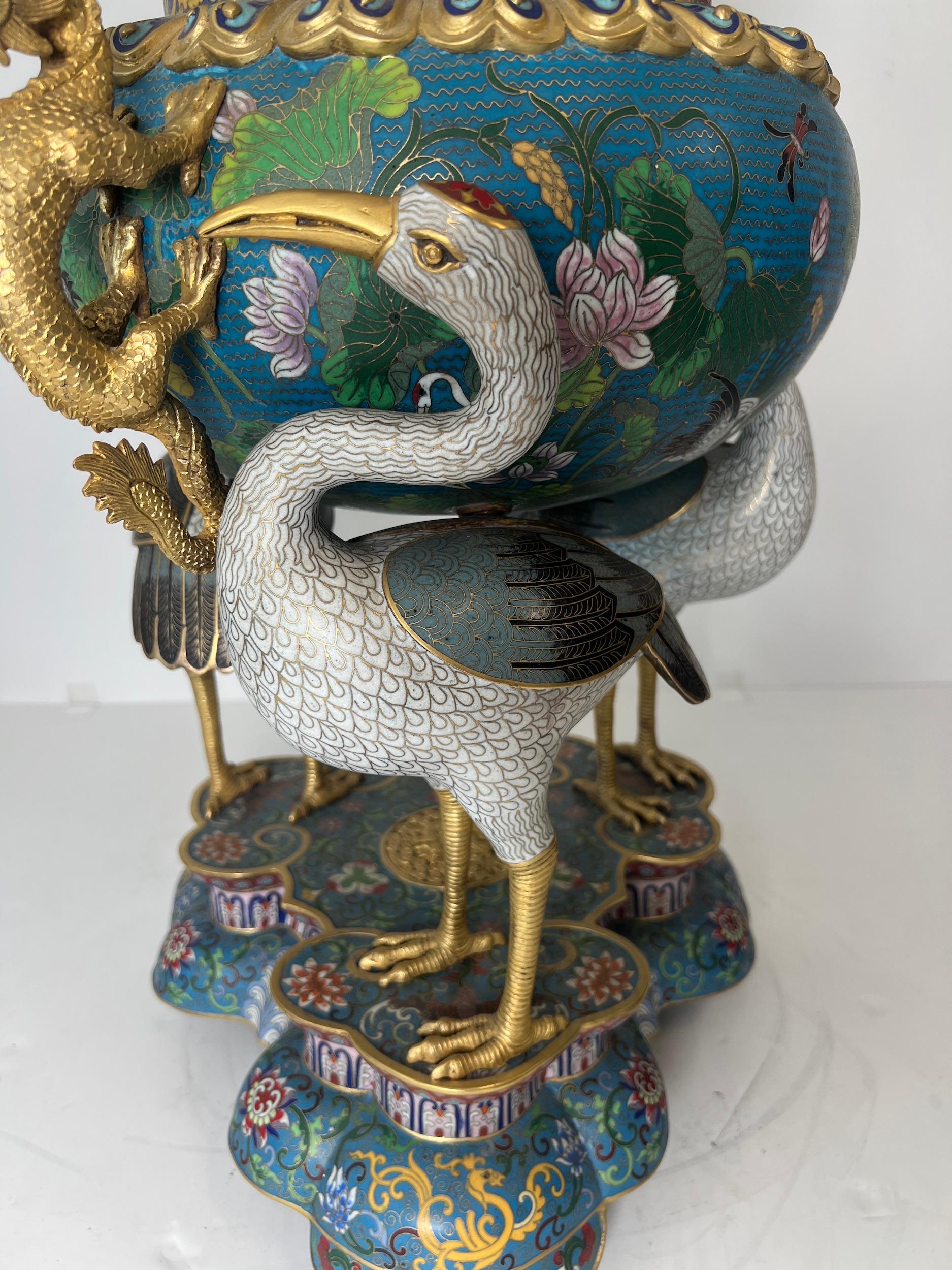 Bronzo Magnifico bruciaincenso a treppiede in smalto cloisonné e bronzo dorato 