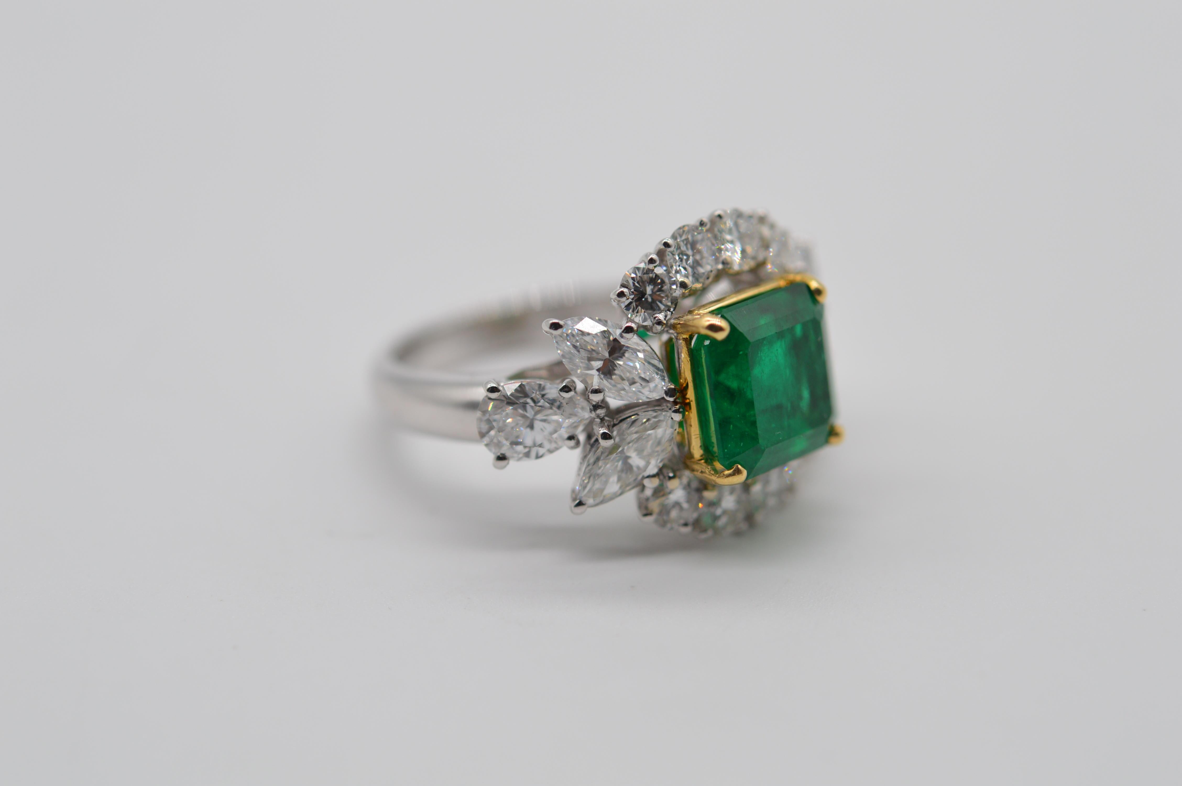 Magnificent Colombian Emerald & Diamonds Set in 18K White & Yellow Gold Unworn For Sale 4
