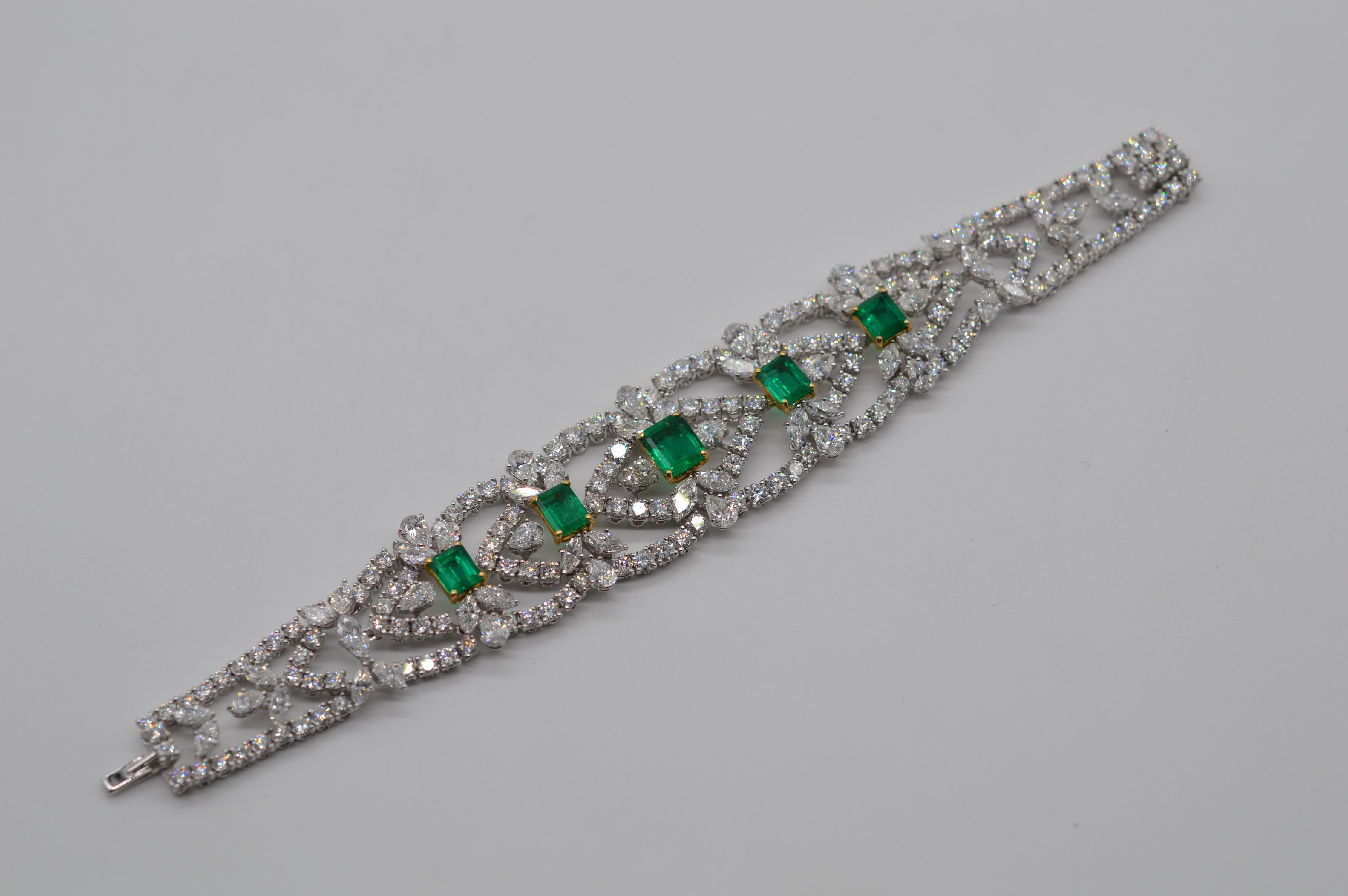 Magnificent Colombian Emerald & Diamonds Set in 18K White & Yellow Gold Unworn For Sale 6