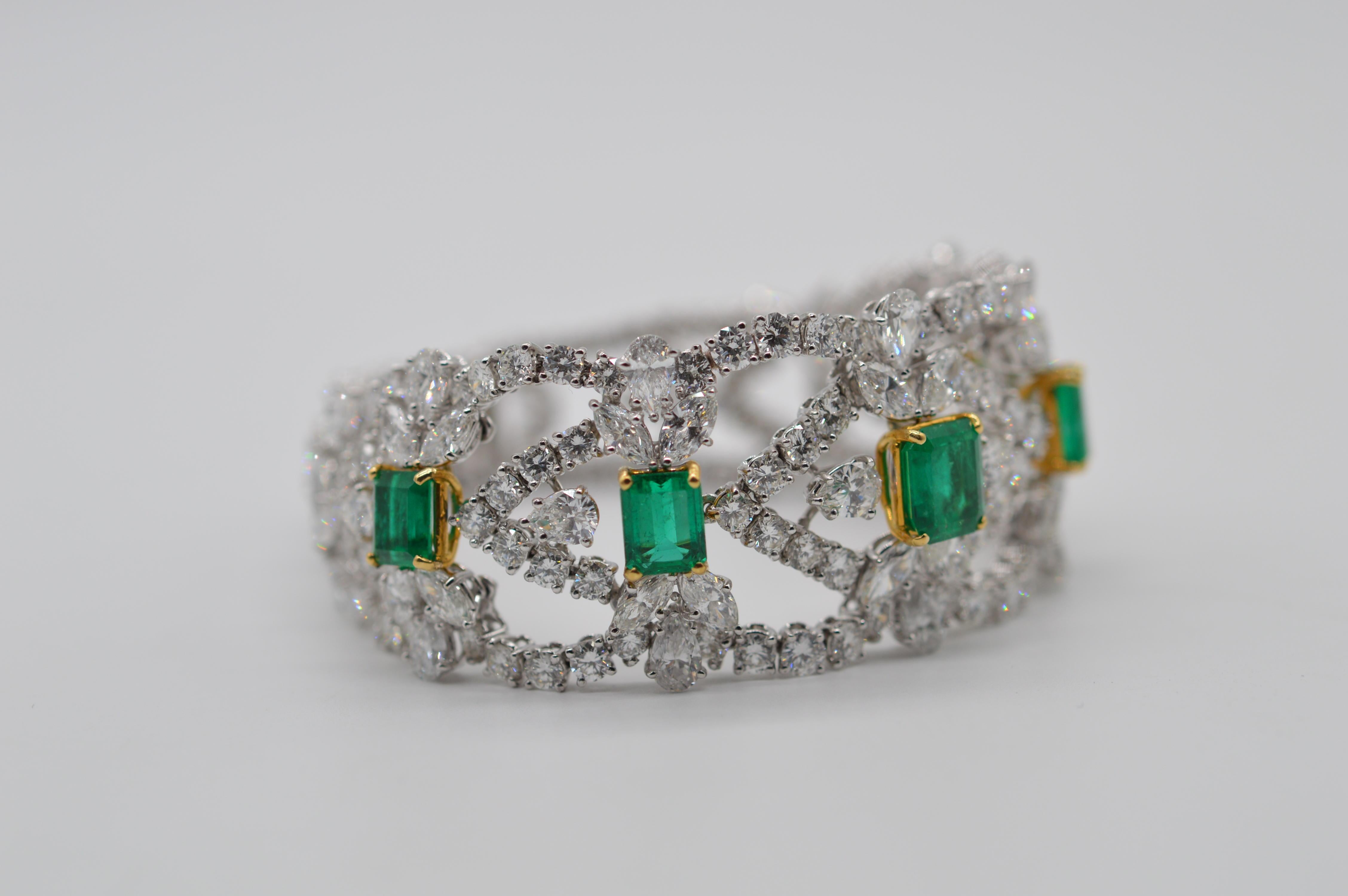 Magnificent Colombian Emerald & Diamonds Set in 18K White & Yellow Gold Unworn For Sale 7