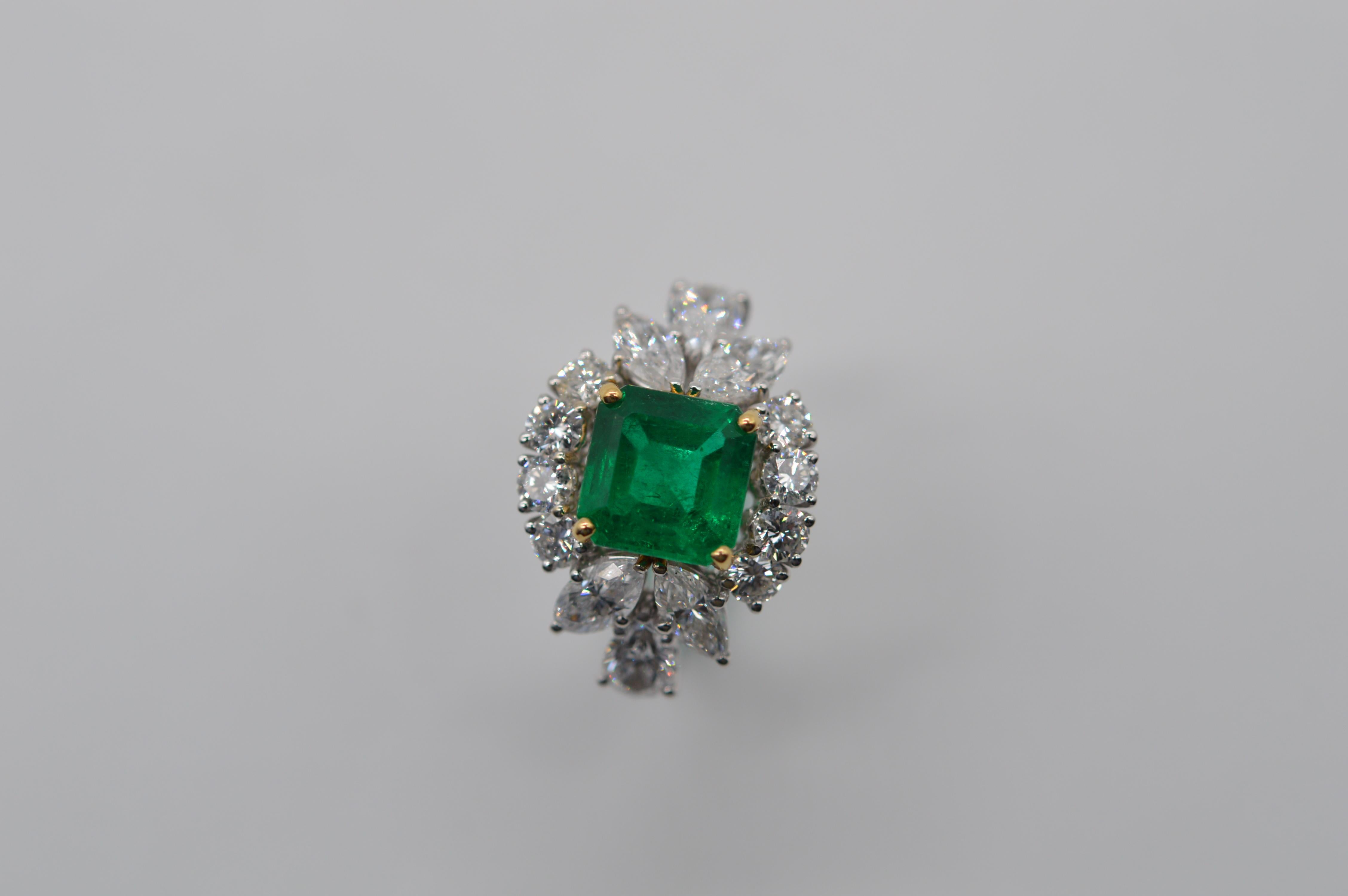 Magnificent Colombian Emerald & Diamonds Set in 18K White & Yellow Gold Unworn For Sale 2