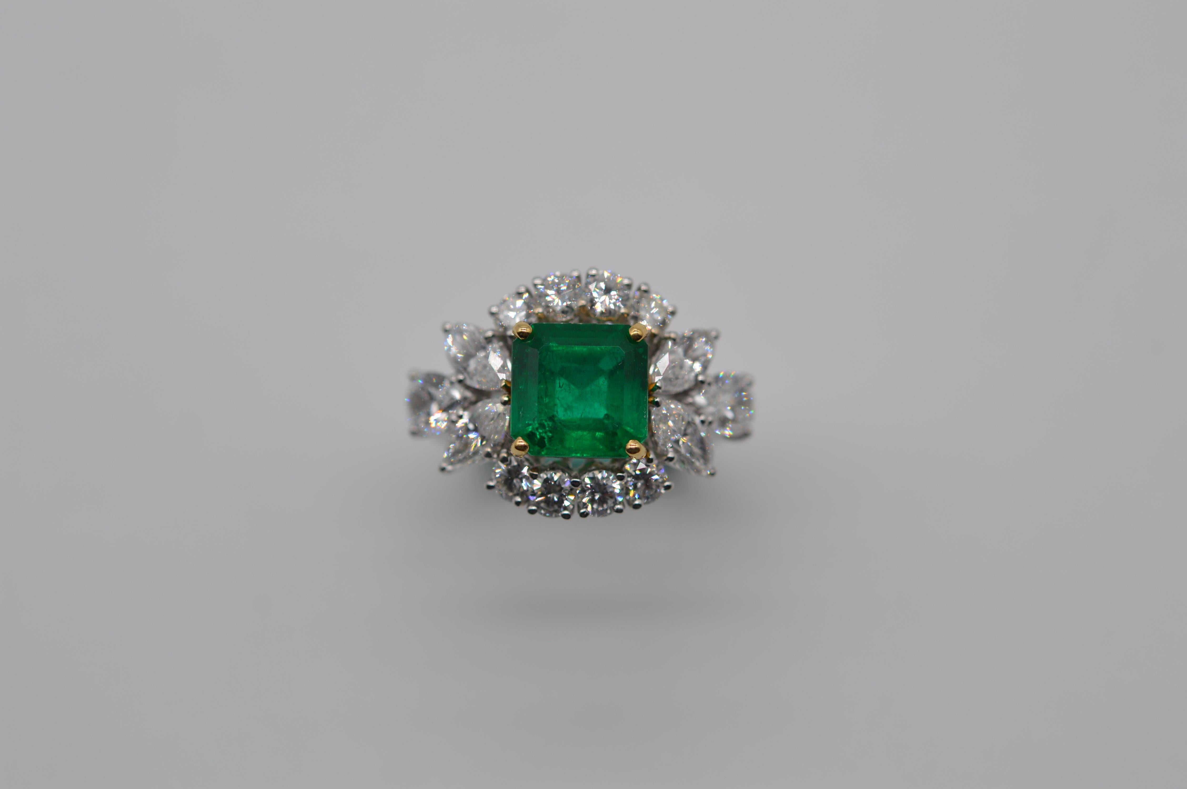 Magnificent Colombian Emerald & Diamonds Set in 18K White & Yellow Gold Unworn For Sale 3