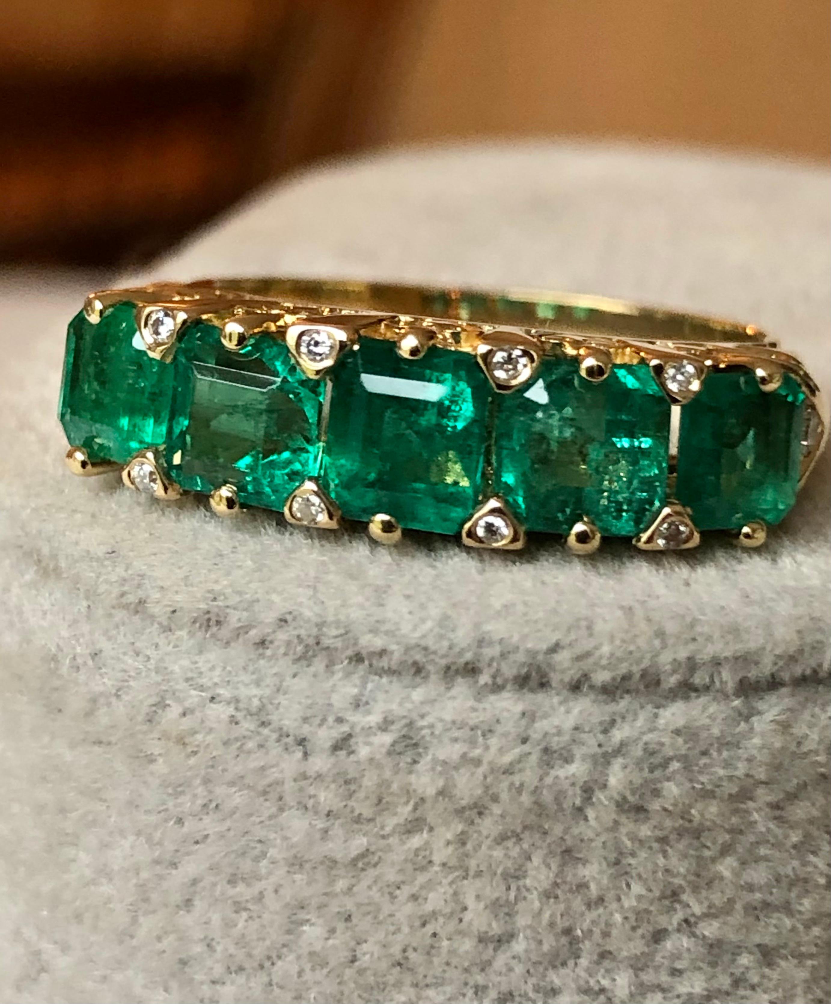 New Inspired on Victorian Era! Magnificent Colombian Emerald Five-Stone Ring 18 Karat Gold
The five natural Colombian emeralds show excellent clarity, and excellent color AAA intense medium green, weighing approximately 2.41 carats total,  all claw