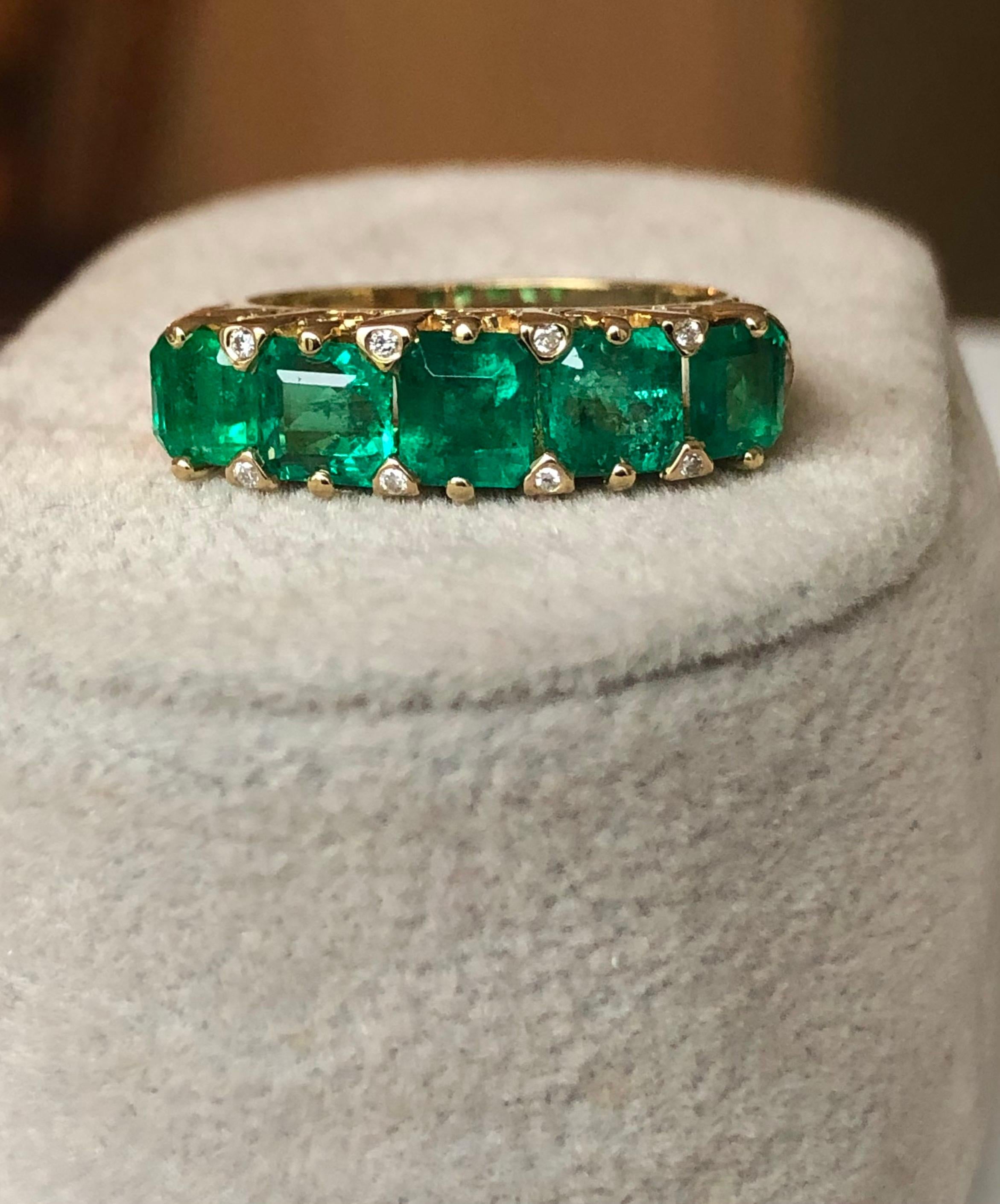 Emeralds Maravellous Magnificent Colombian Emerald Five-Stone Ring 18K For Sale 2