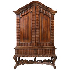 Magnifique armoire coloniale en bois de Coromandel sur pied:: Sri Lanka:: 18e siècle