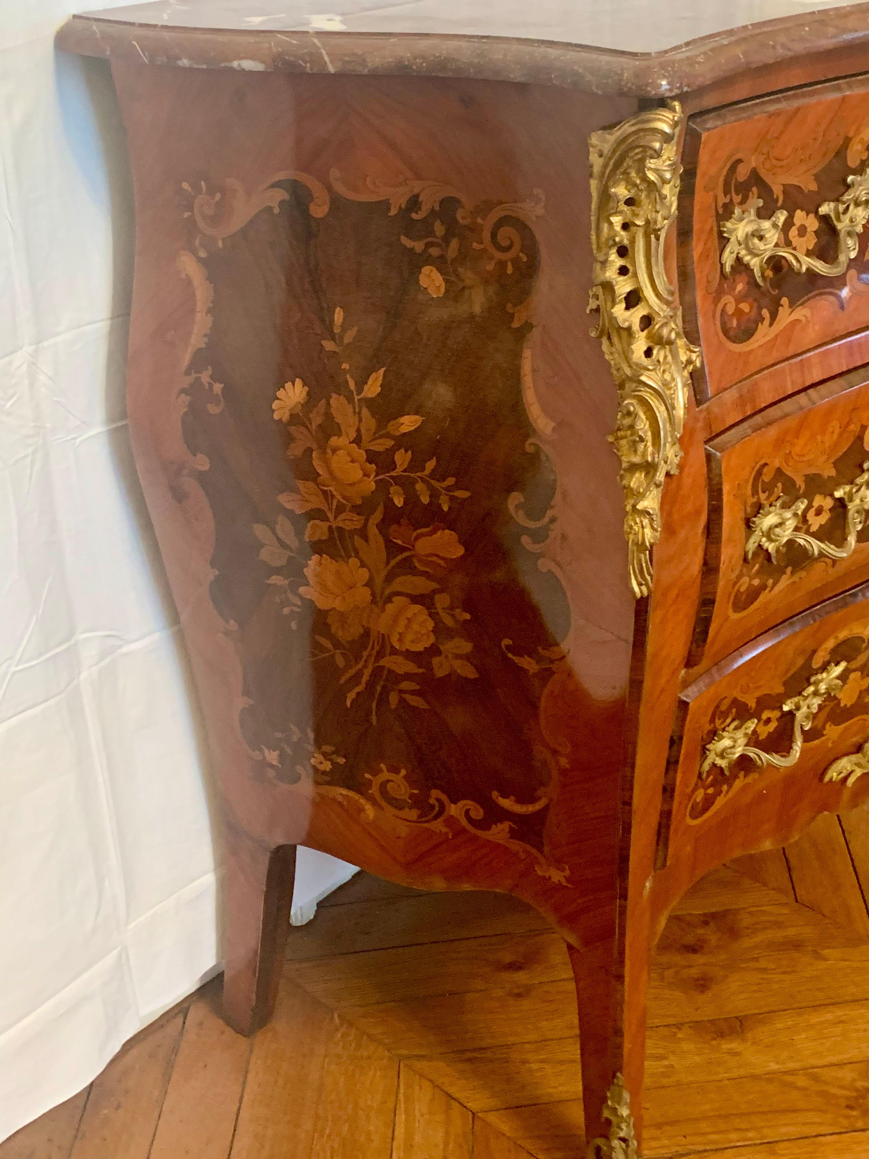 Fine XIX secolo Magnifica commode Napoleone III intarsiata, bronzo ormolato in vendita