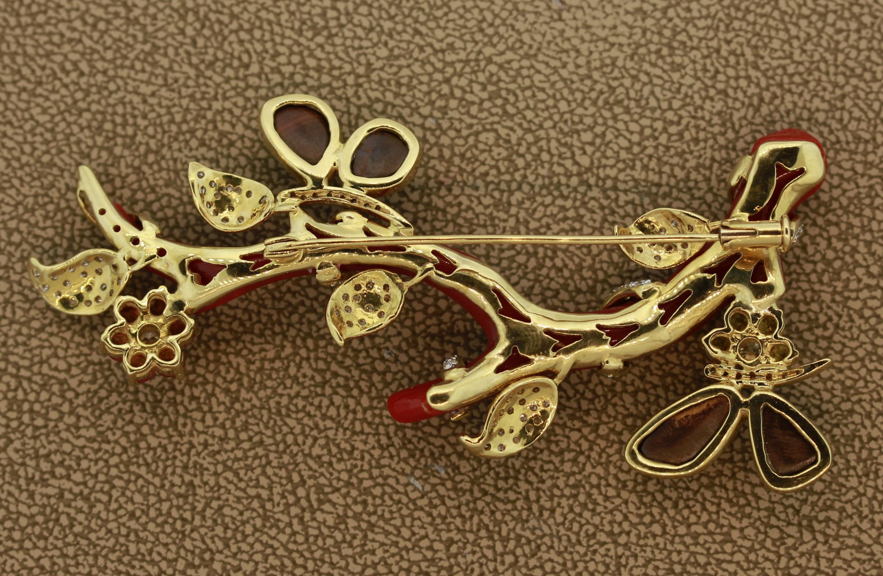 Magnifique broche en forme de branche de corail, opale, diamant et saphir en vente 1