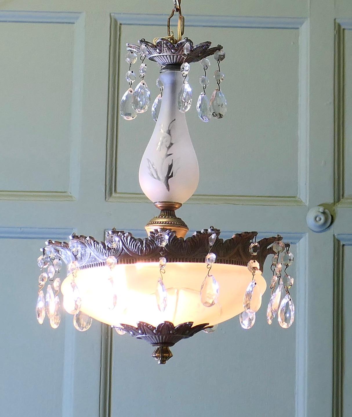 Metà XX secolo Magnifico lampadario a ciotola in cristallo di arte e artigianato in vendita