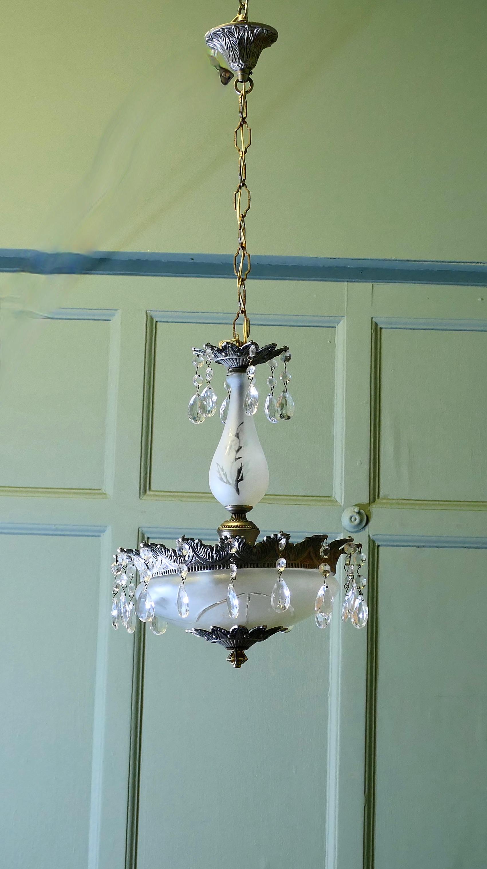 Cristallo Magnifico lampadario a ciotola in cristallo di arte e artigianato in vendita