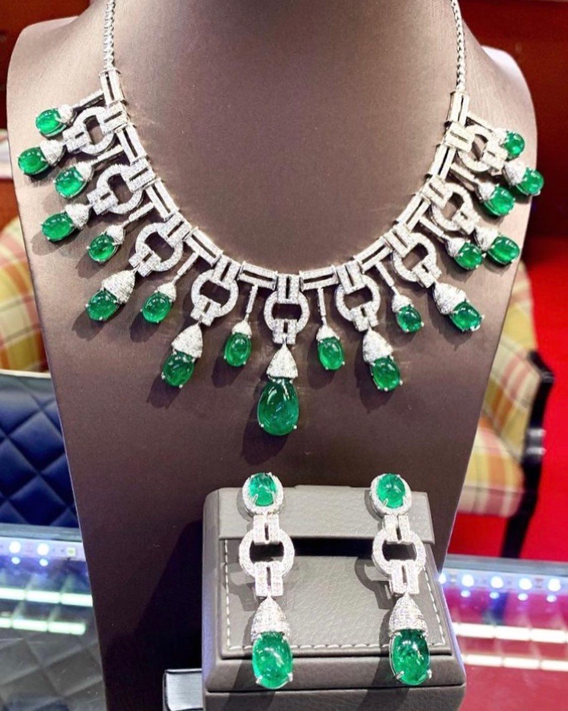 Cabochon AIG Certified 118.61 Carats Zambian Emeralds  10.48 Ct Diamonds 18K Gold Parure  For Sale