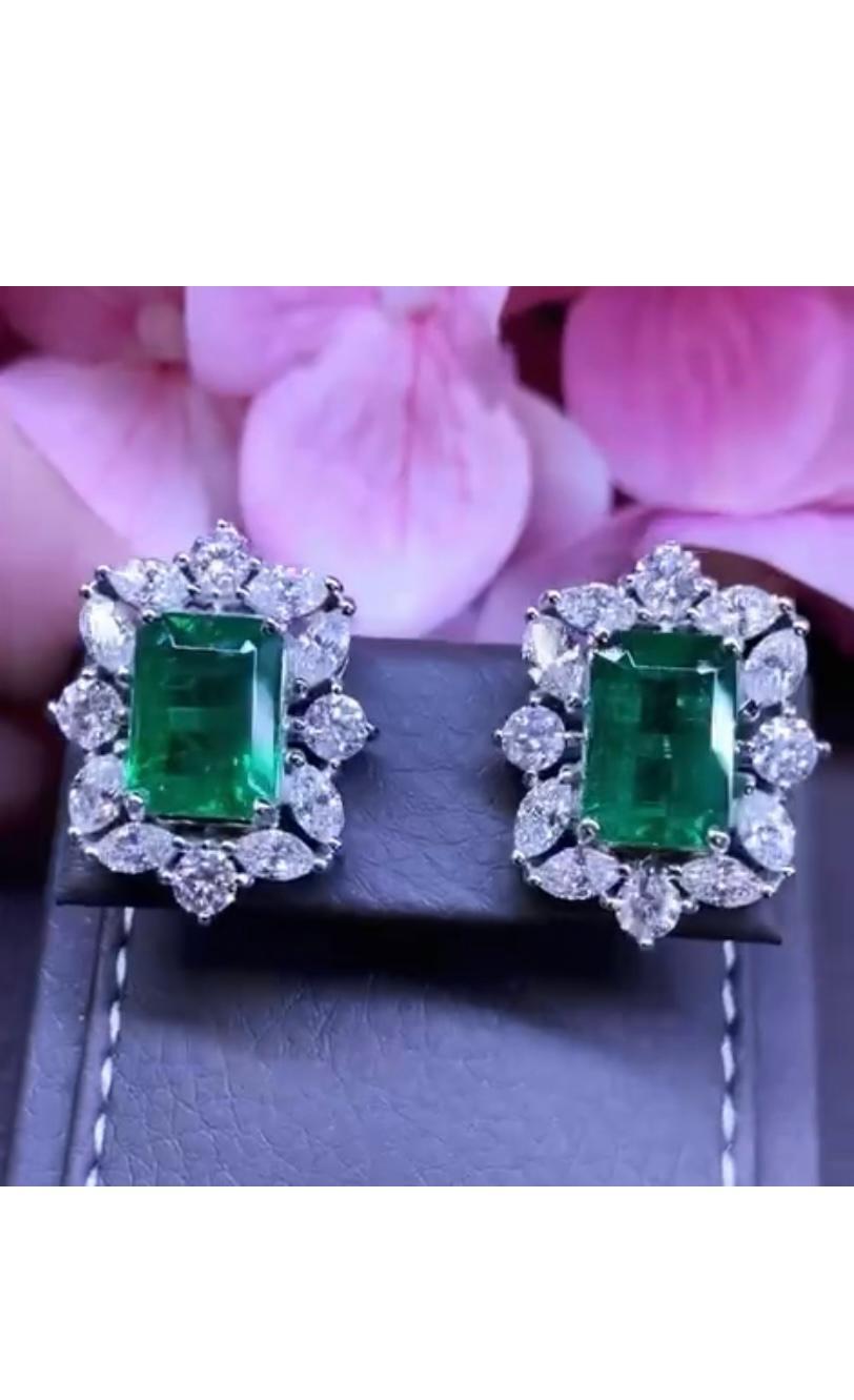 Magnificent Ct 12, 85 of Zambia Emeralds and Diamonds on Earrings In New Condition For Sale In Massafra, IT