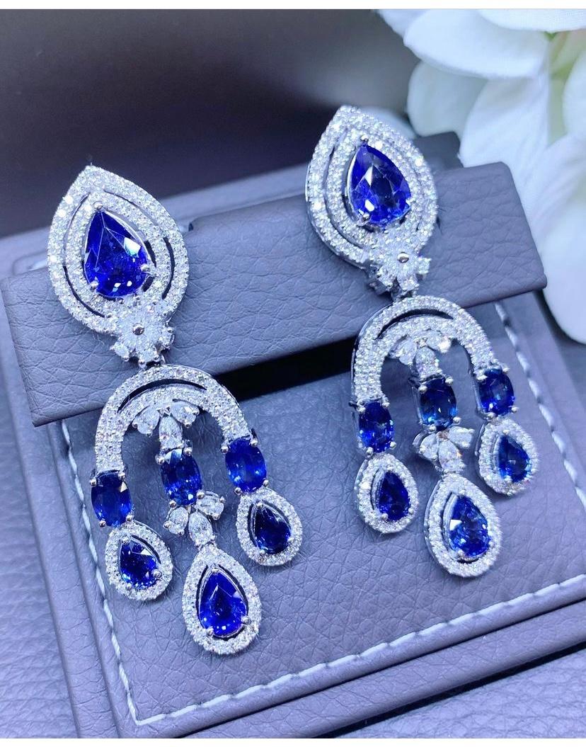 Magnifiques boucles d'oreilles en saphirs de Ceylan et diamants de 15,08 carats Pour femmes en vente