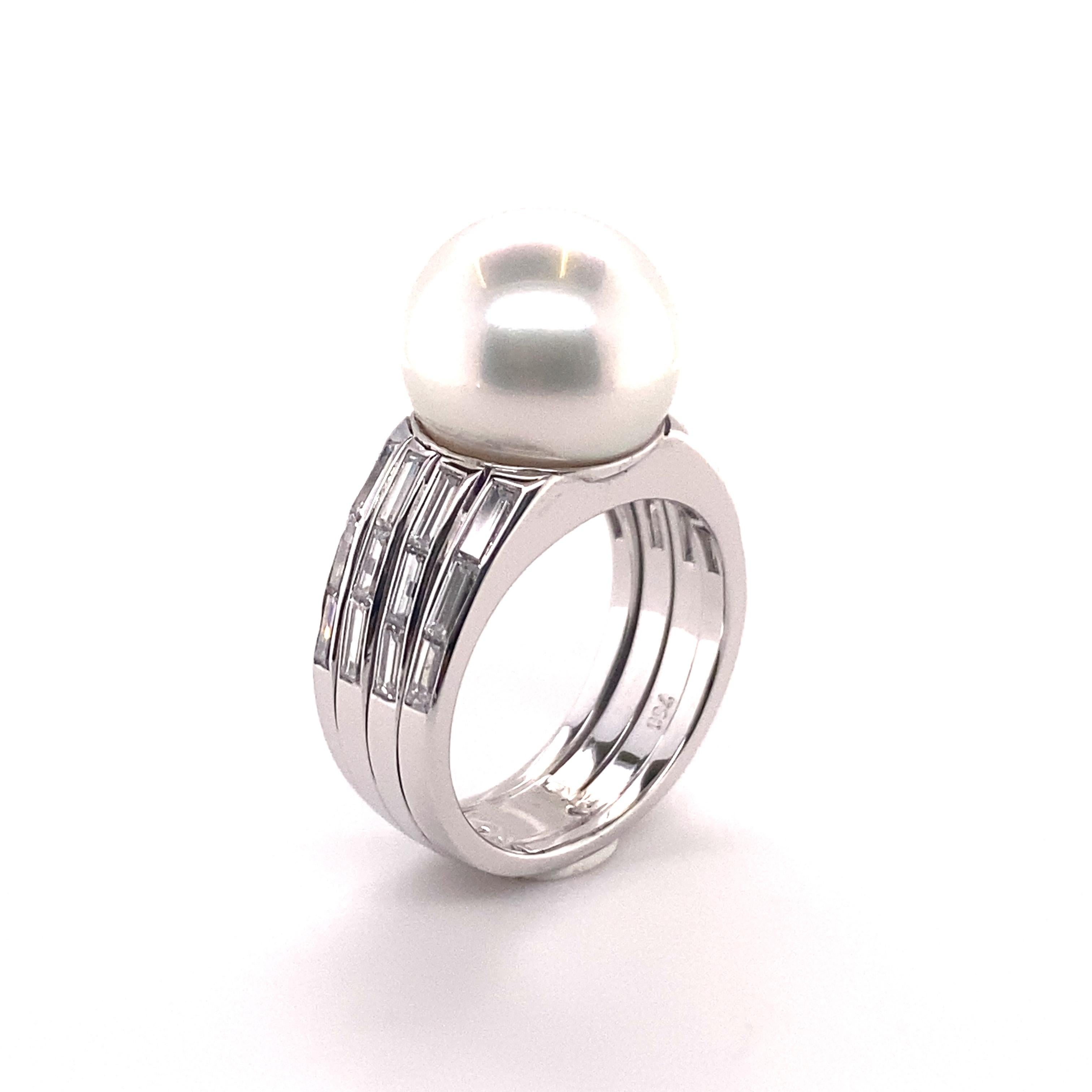 Contemporary Magnificent Cultured South Sea Pearl and Diamond Ring in White Gold For Sale